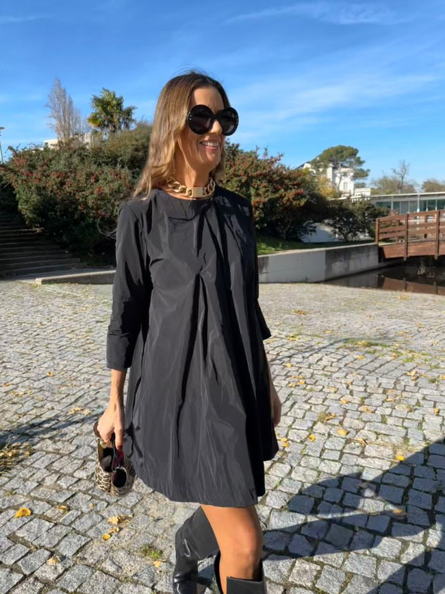 Vestido corto negro