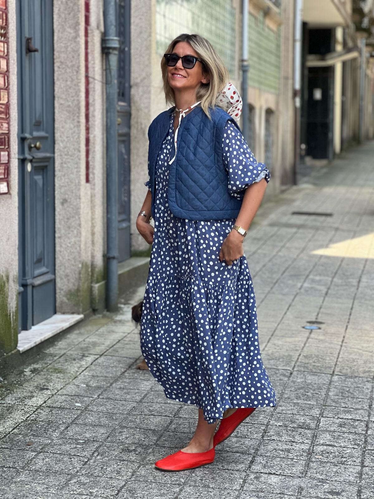 Vestido largo con estampado de bolas