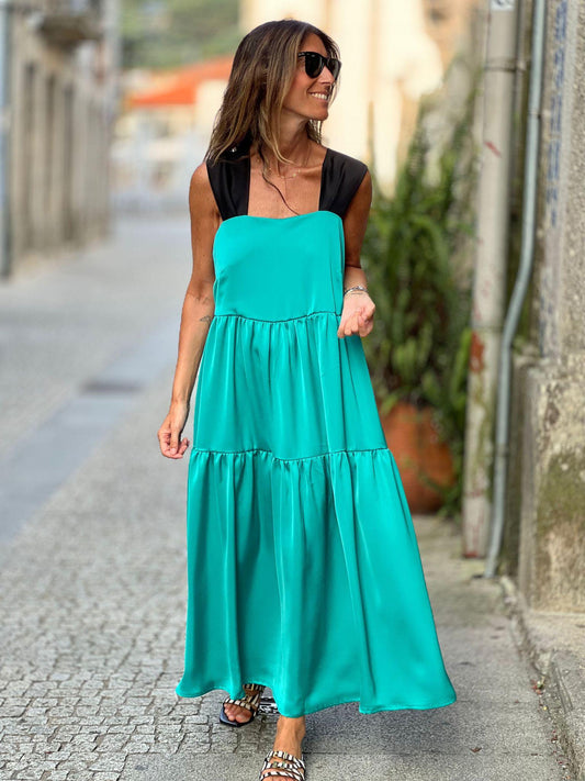 Vestido largo con encaje en la espalda