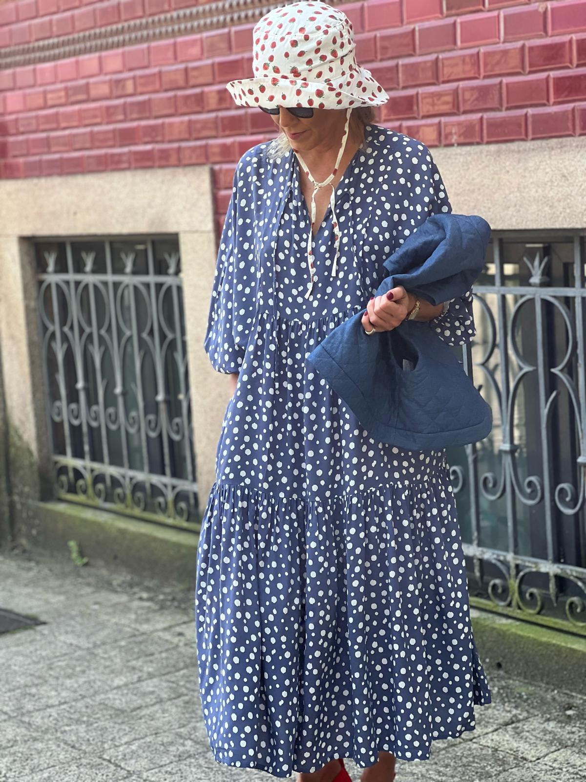 Vestido largo con estampado de bolas