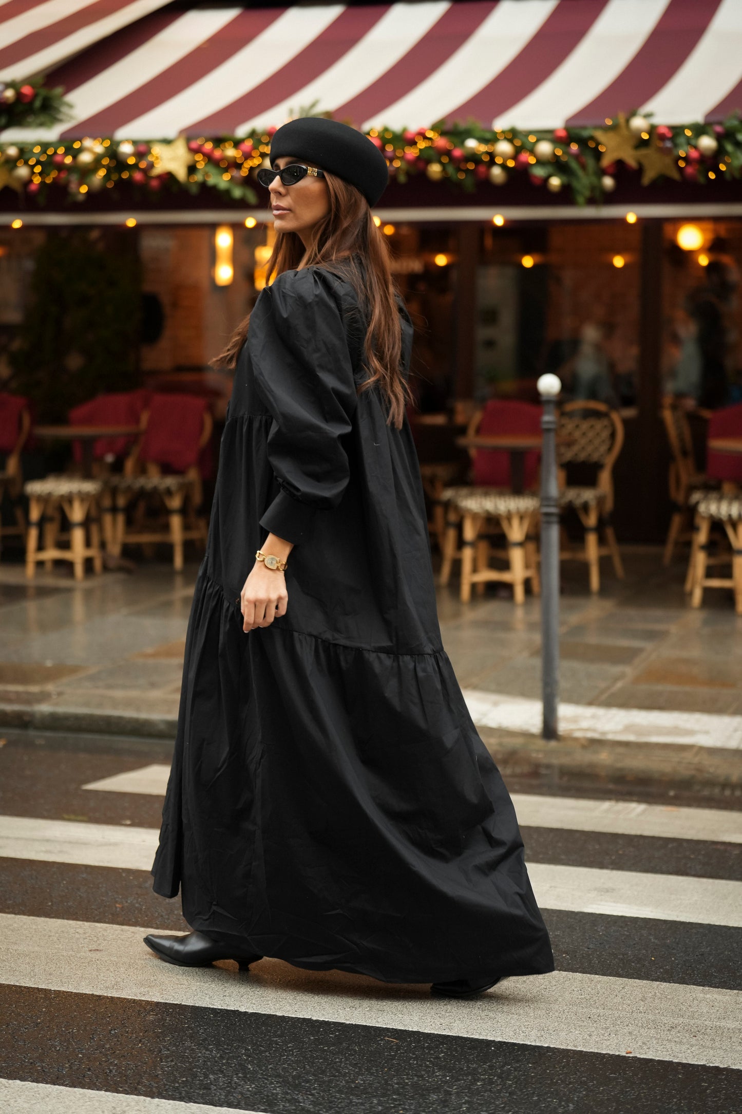 Vestido largo con volante en negro