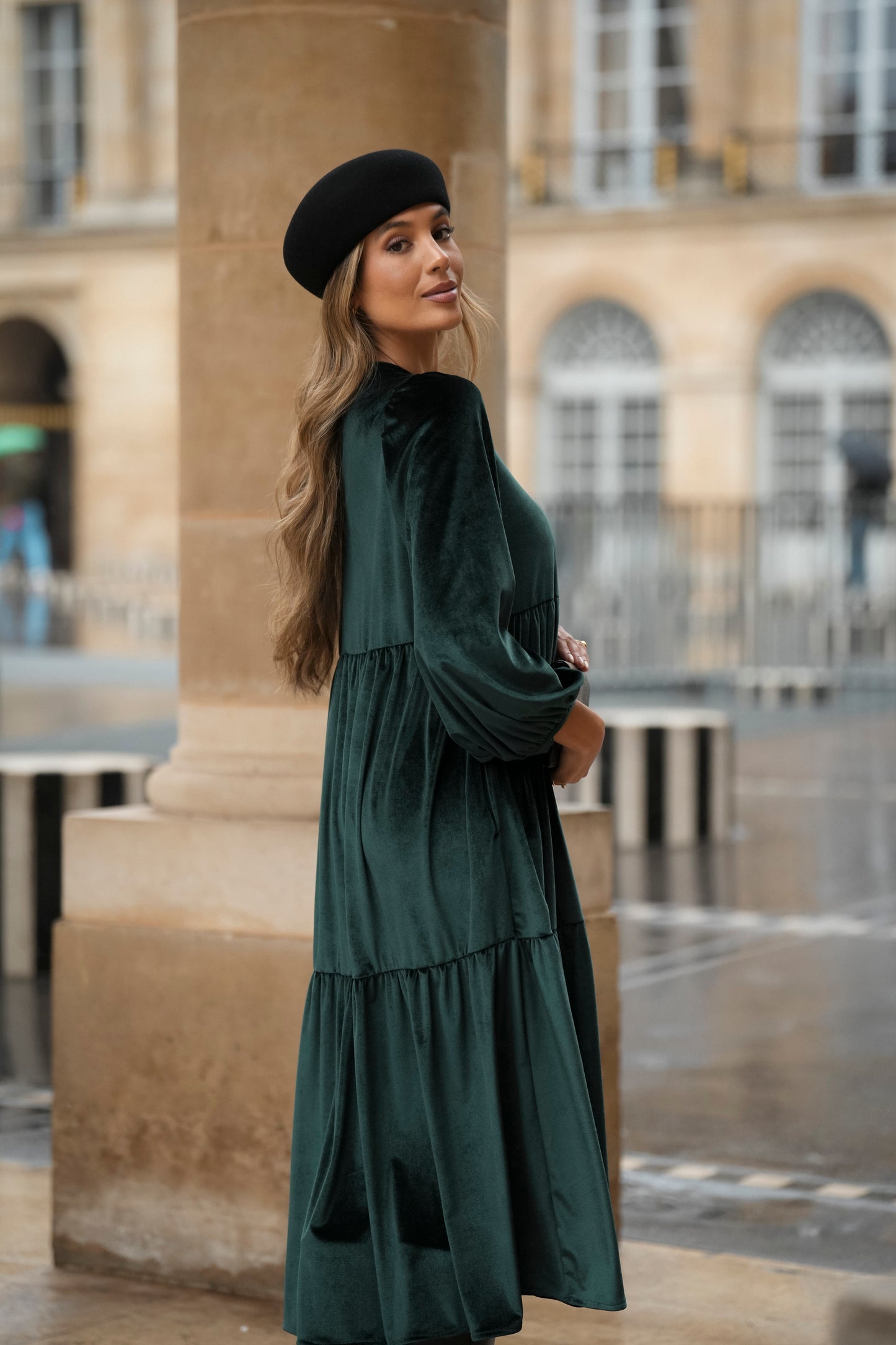 Vestido largo con volantes en terciopelo