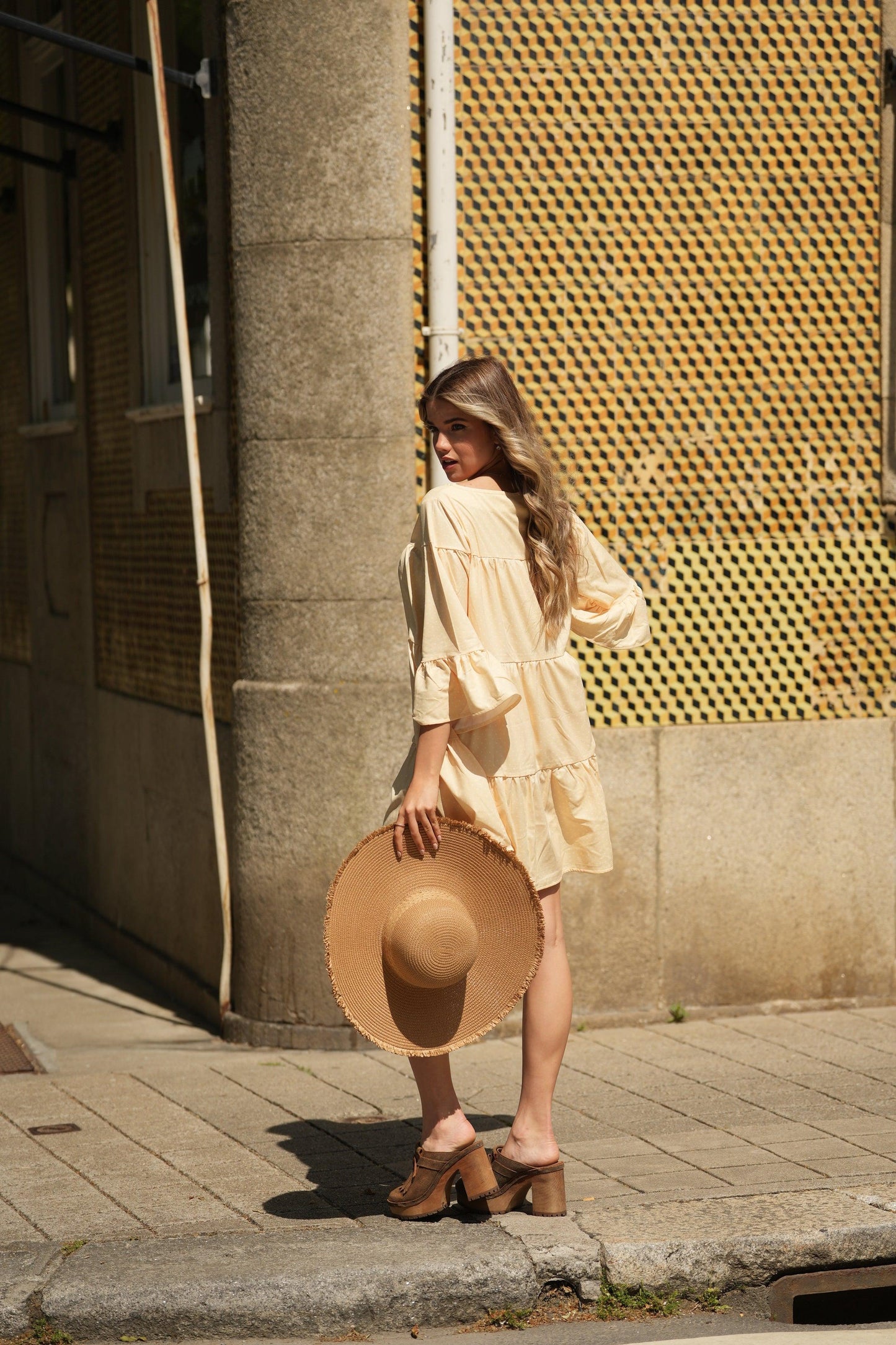 <transcy>Vestido con volantes</transcy>