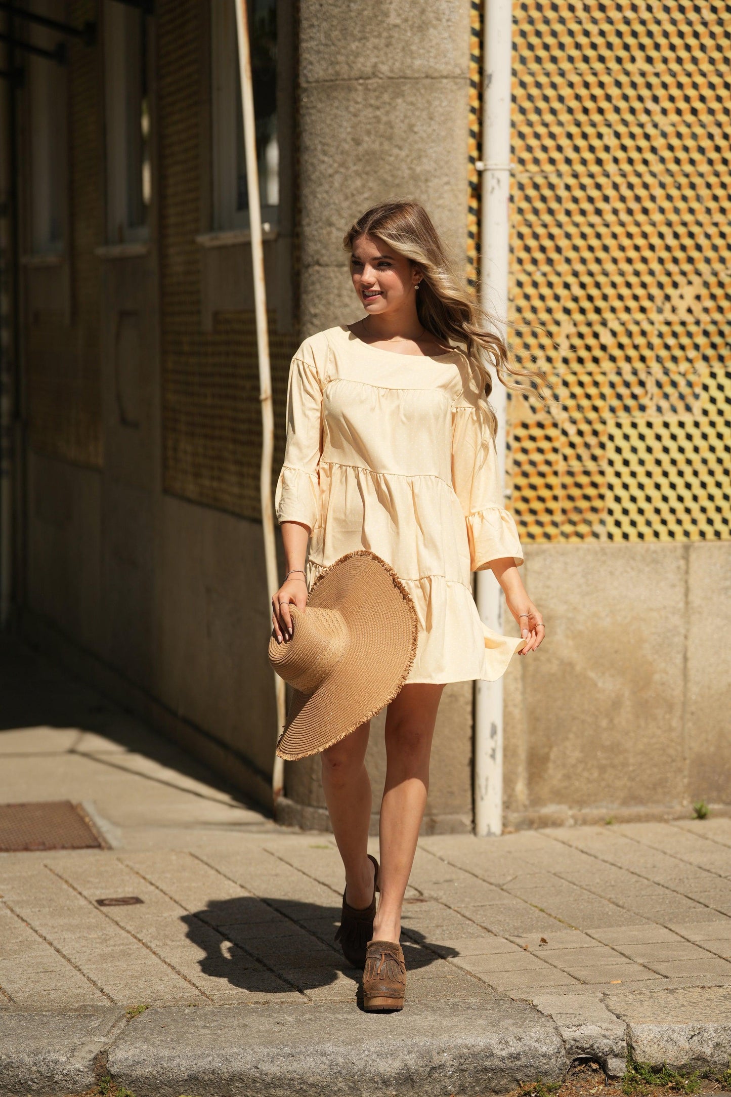 <transcy>Vestido con volantes</transcy>