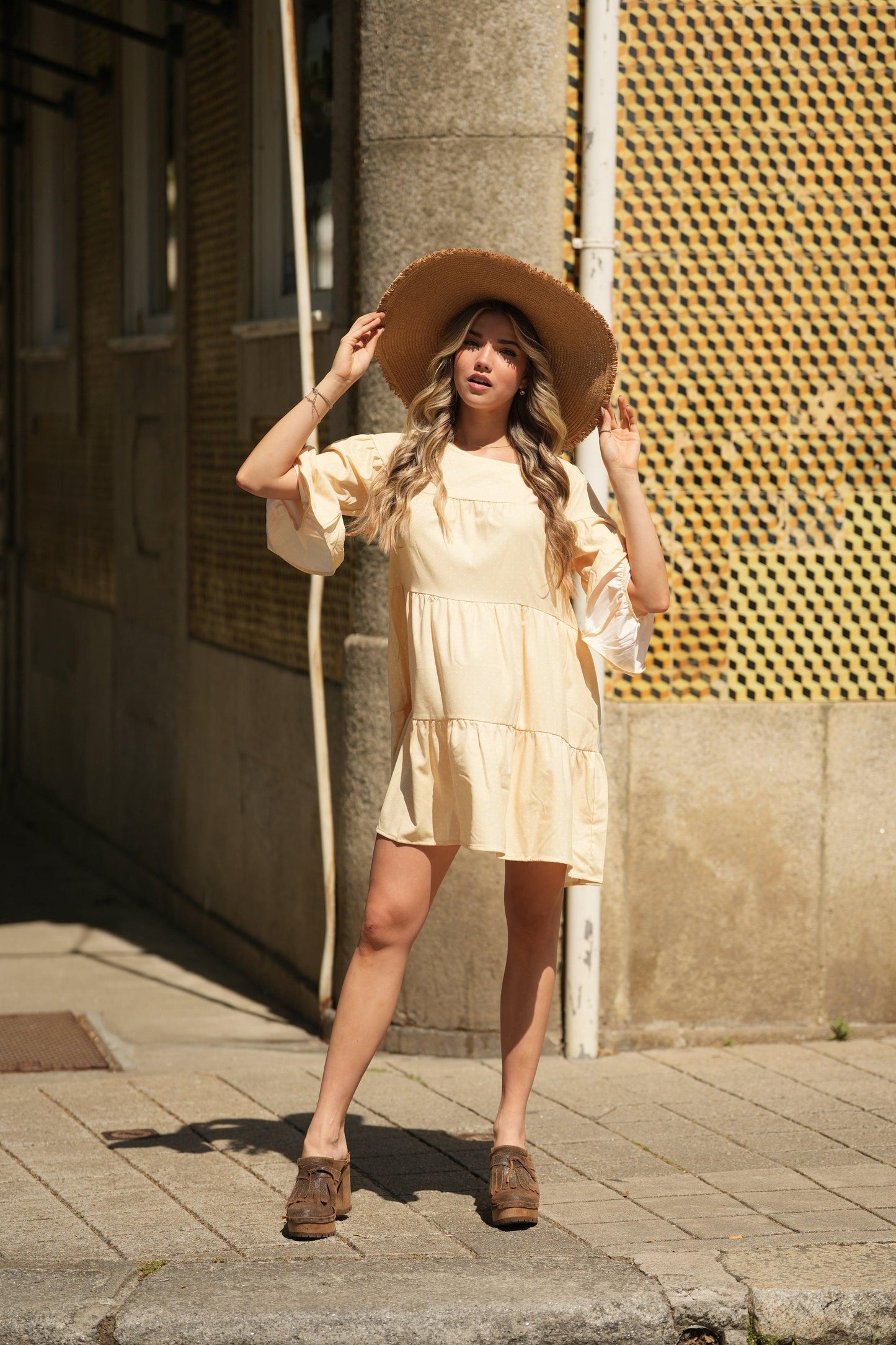 <transcy>Vestido con volantes</transcy>