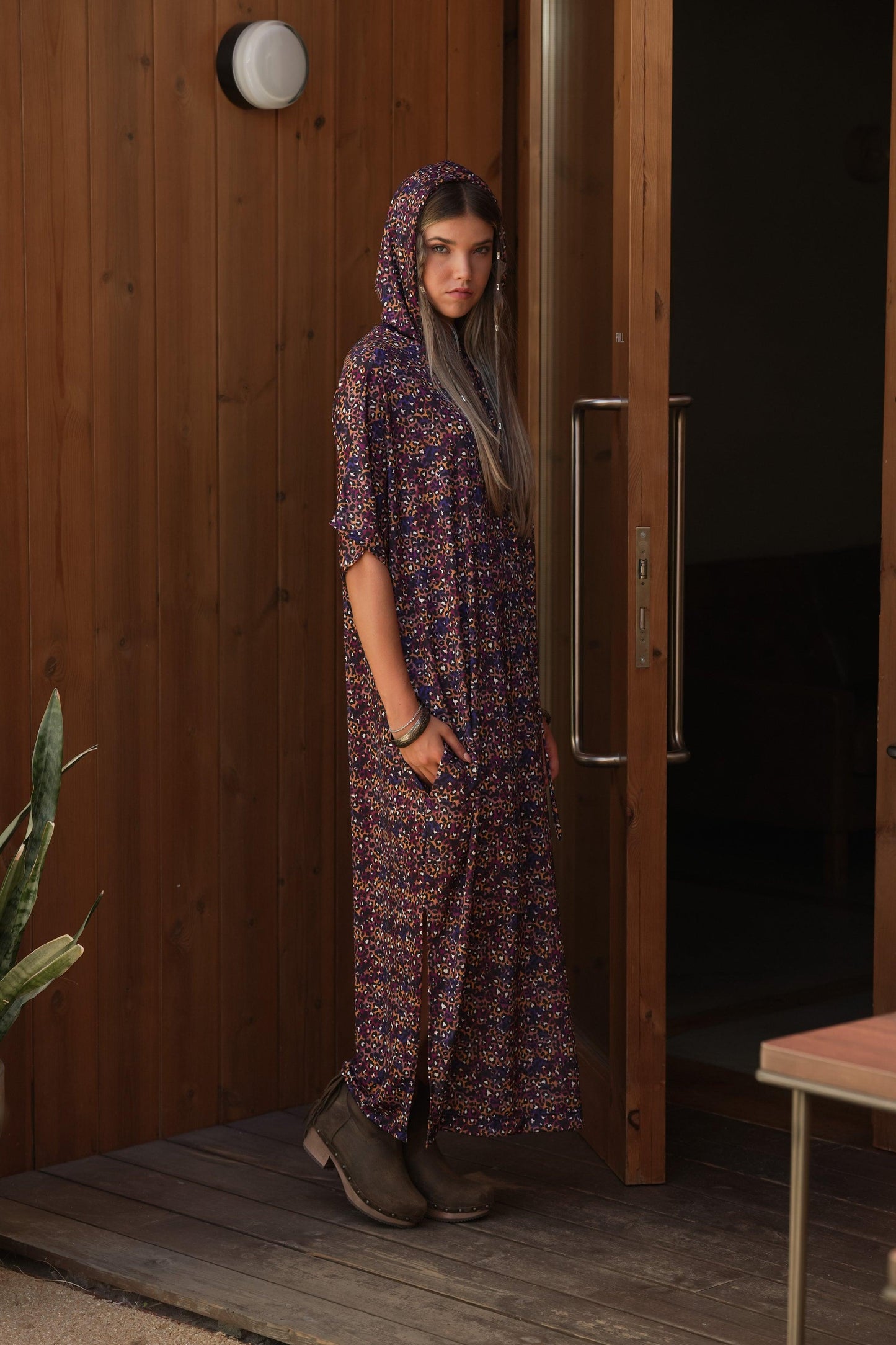 Vestido estampado con capucha