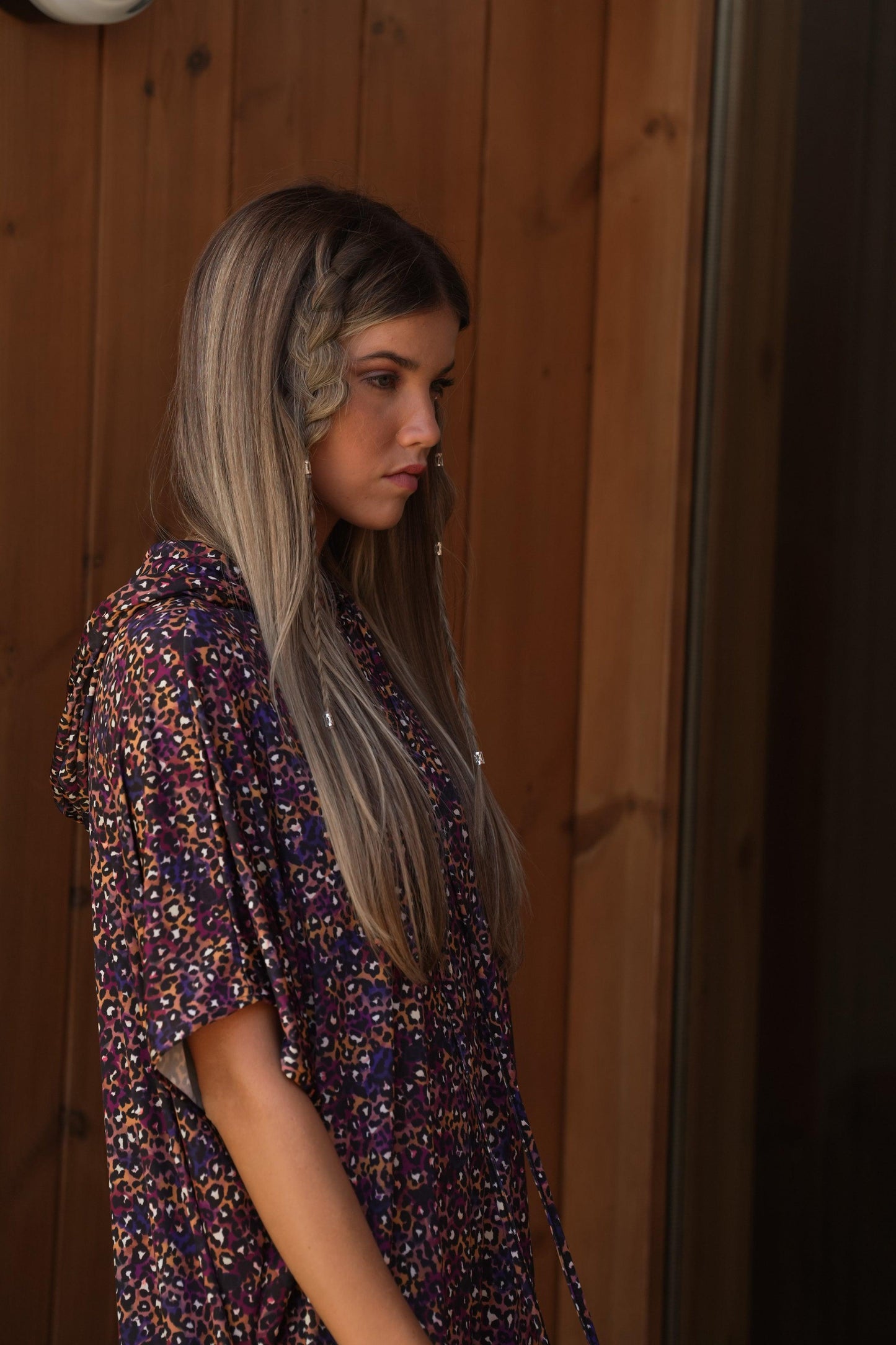 Vestido estampado con capucha