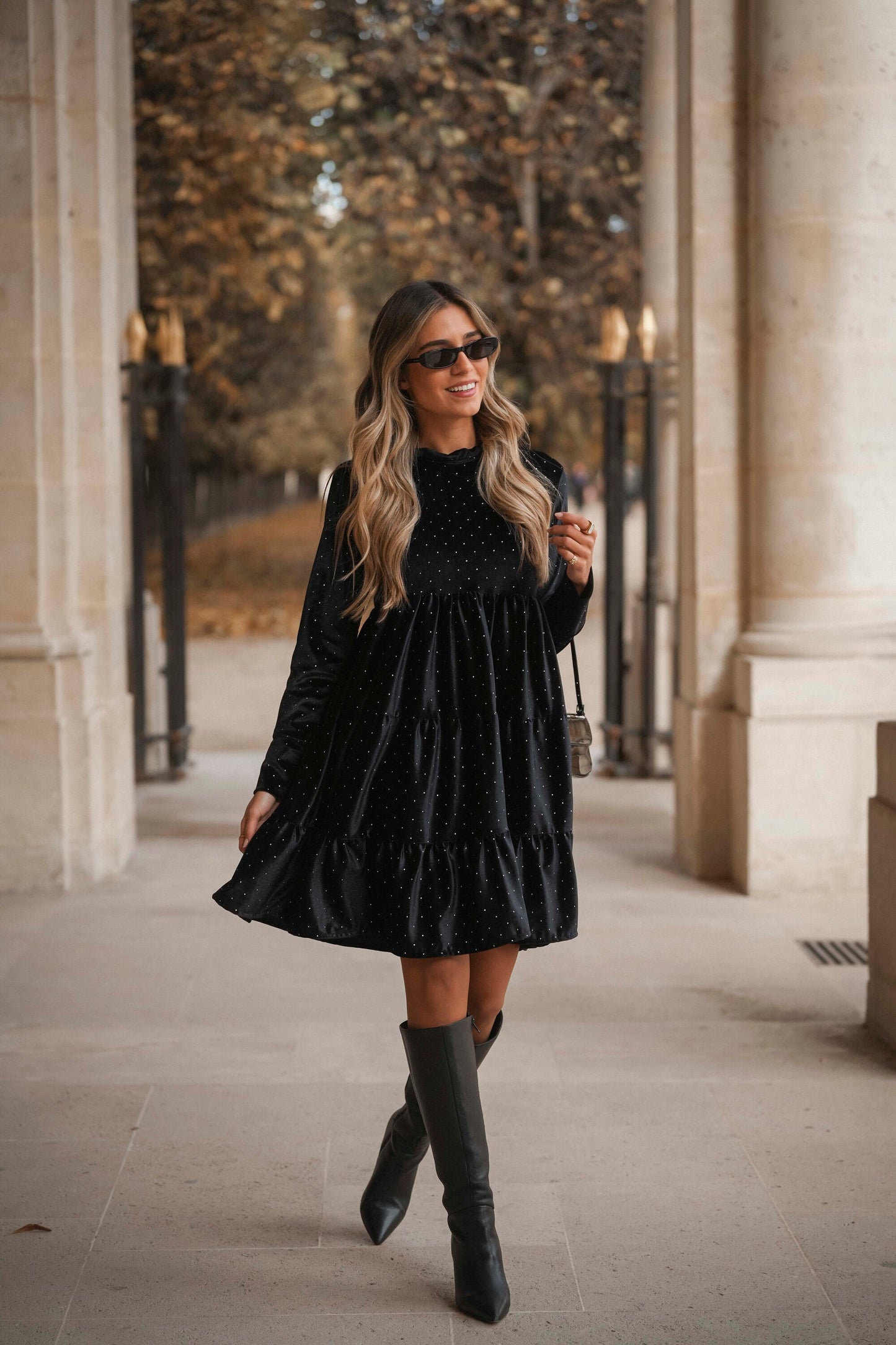 Vestido corto de terciopelo negro