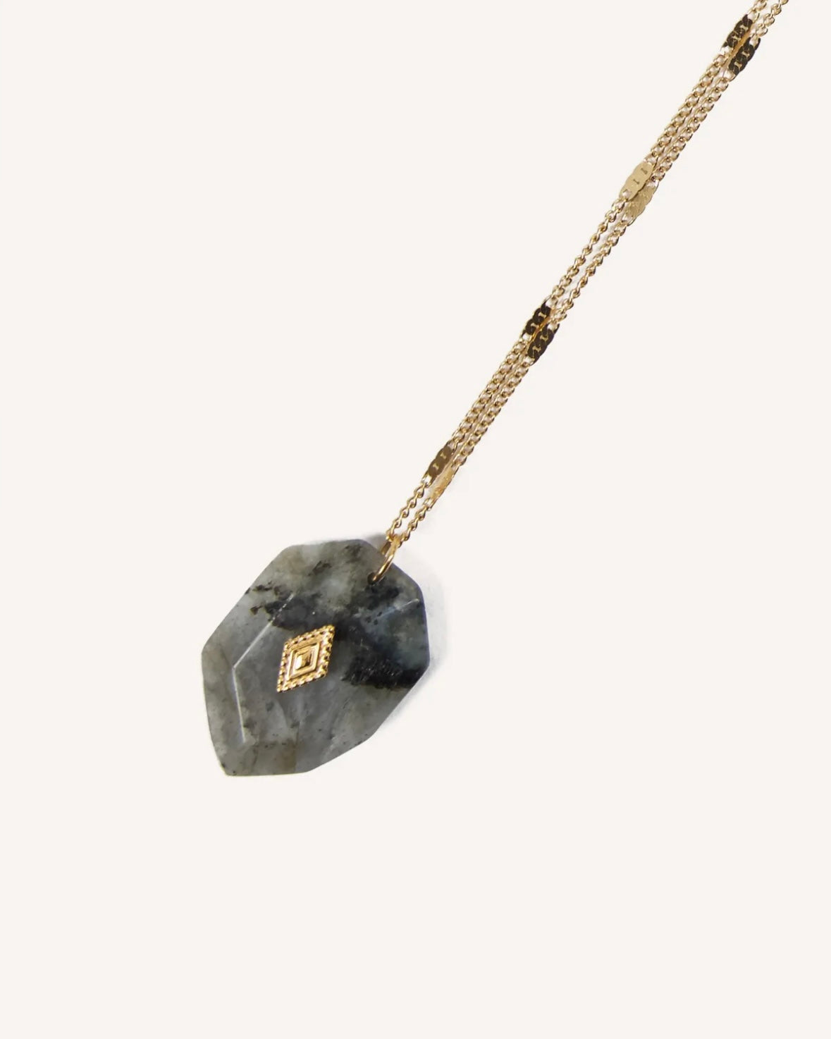 Collar largo con piedra