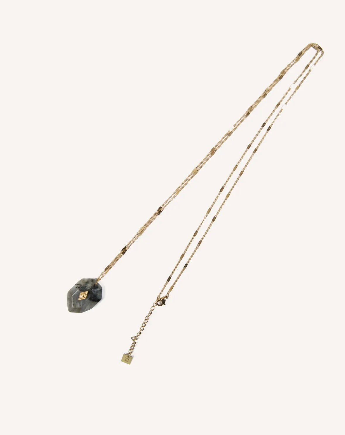 Collar largo con piedra