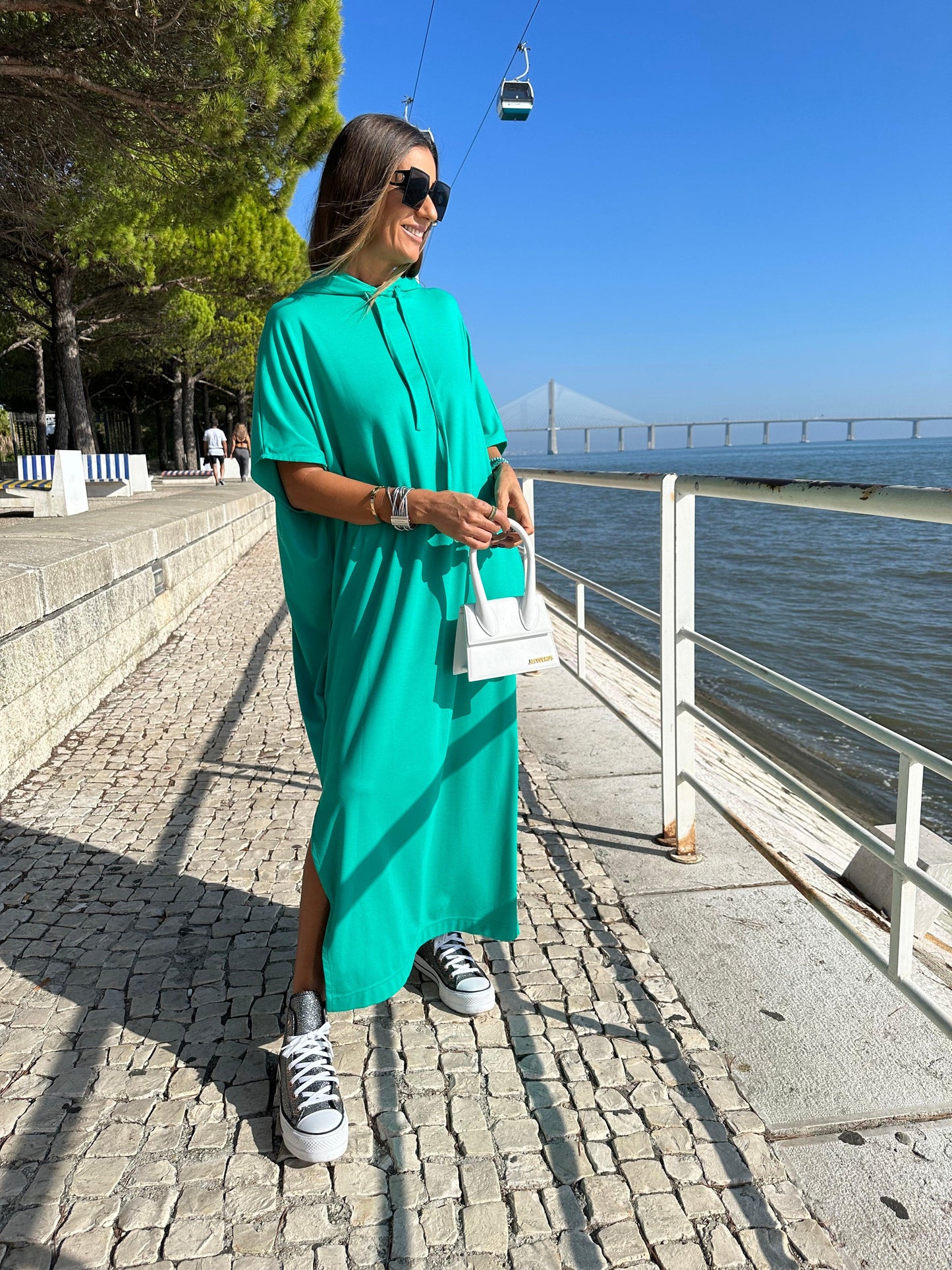 Vestido largo con capucha