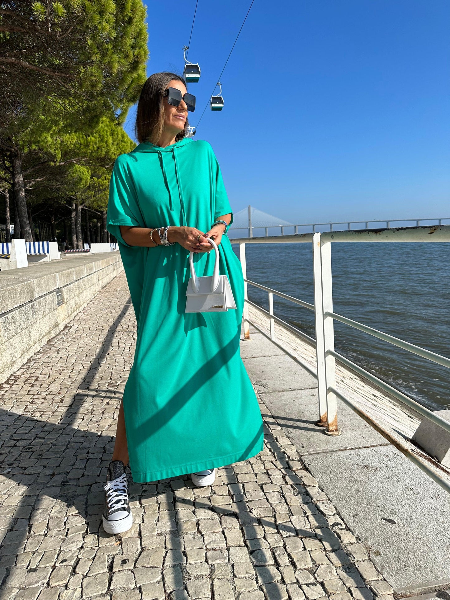 Vestido largo con capucha