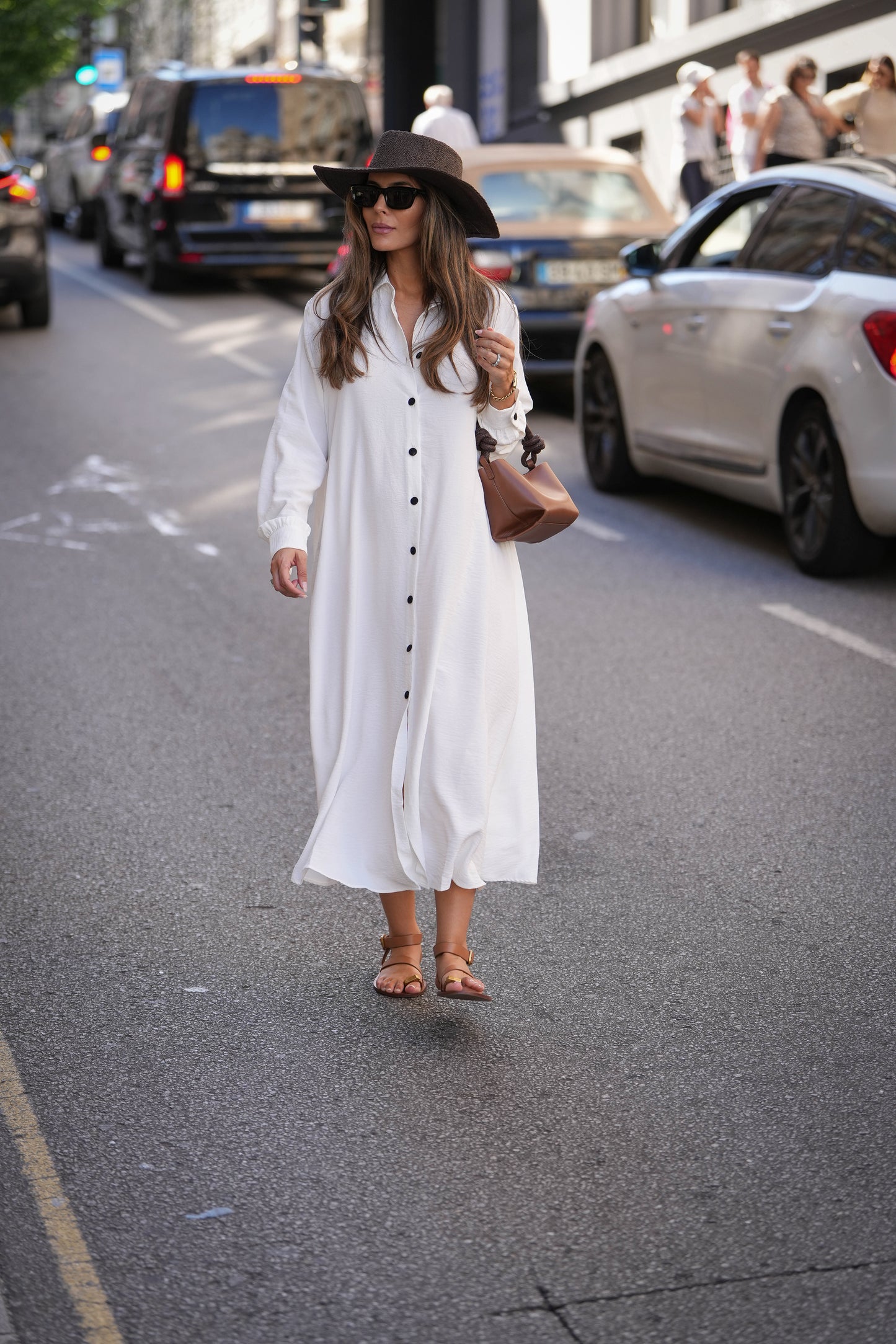 Vestido camiseiro en blanco