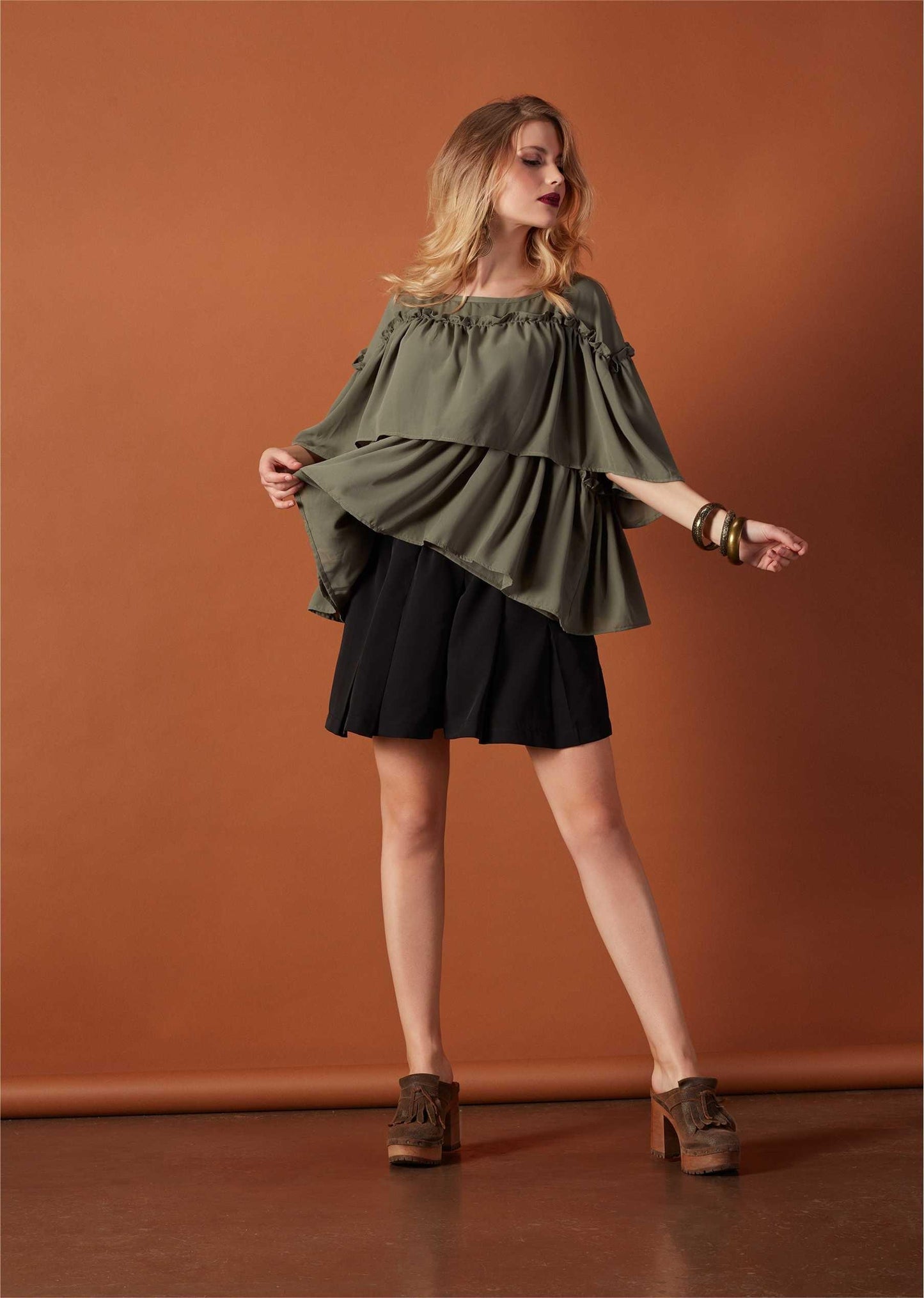 <transcy>Blusa con volantes</transcy>