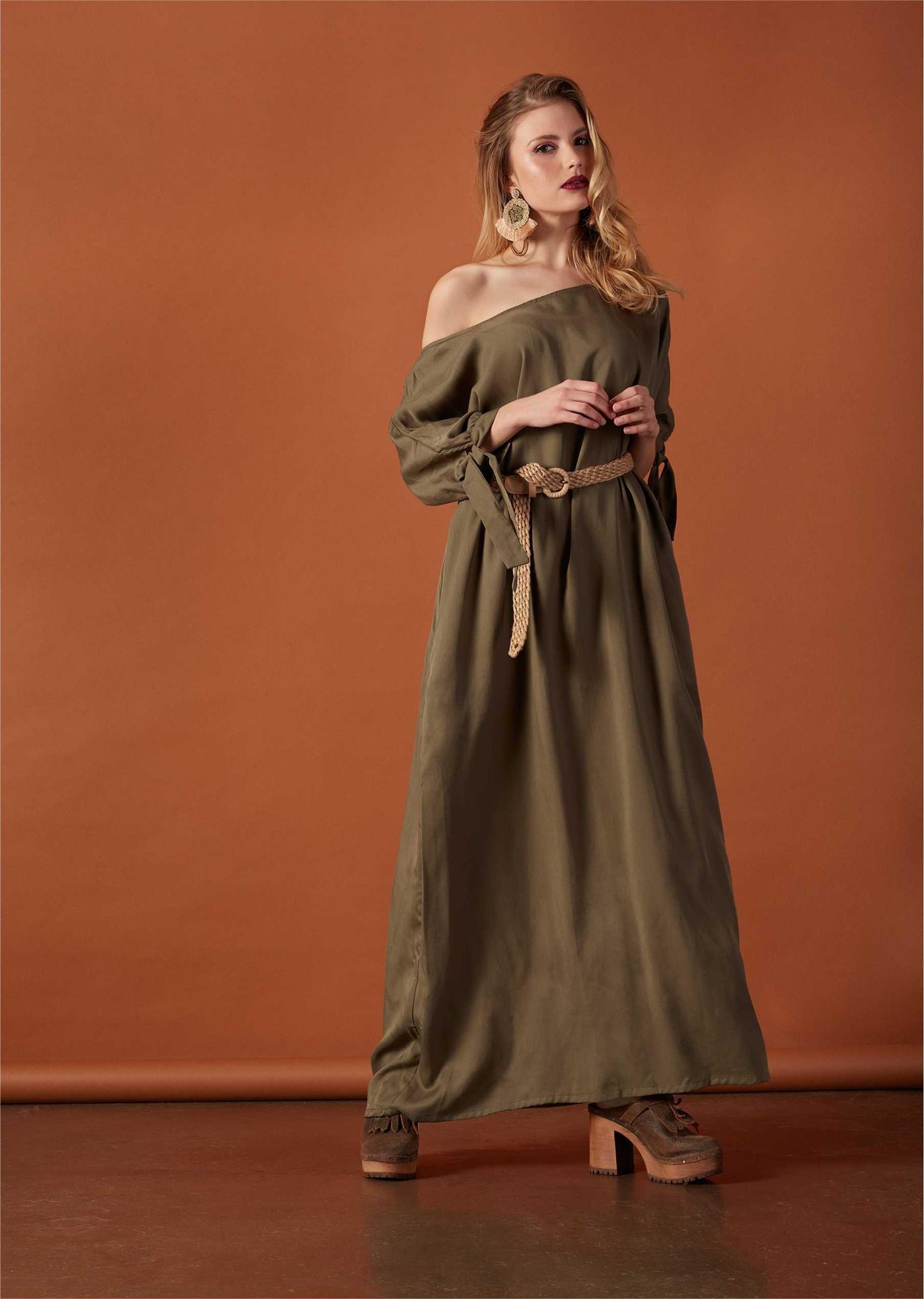 Vestido con lazo en la manga