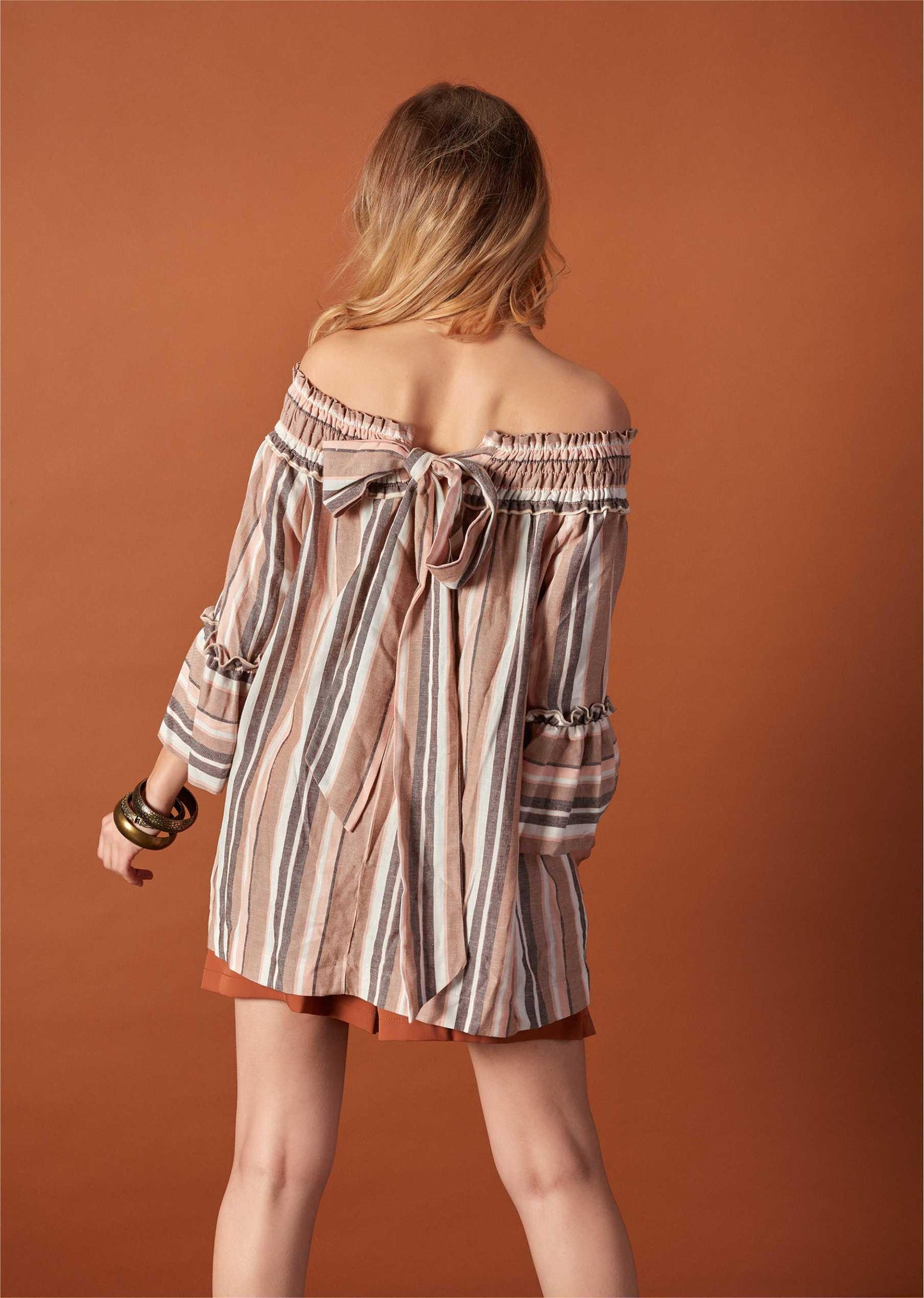 Blusa de lino con lazada