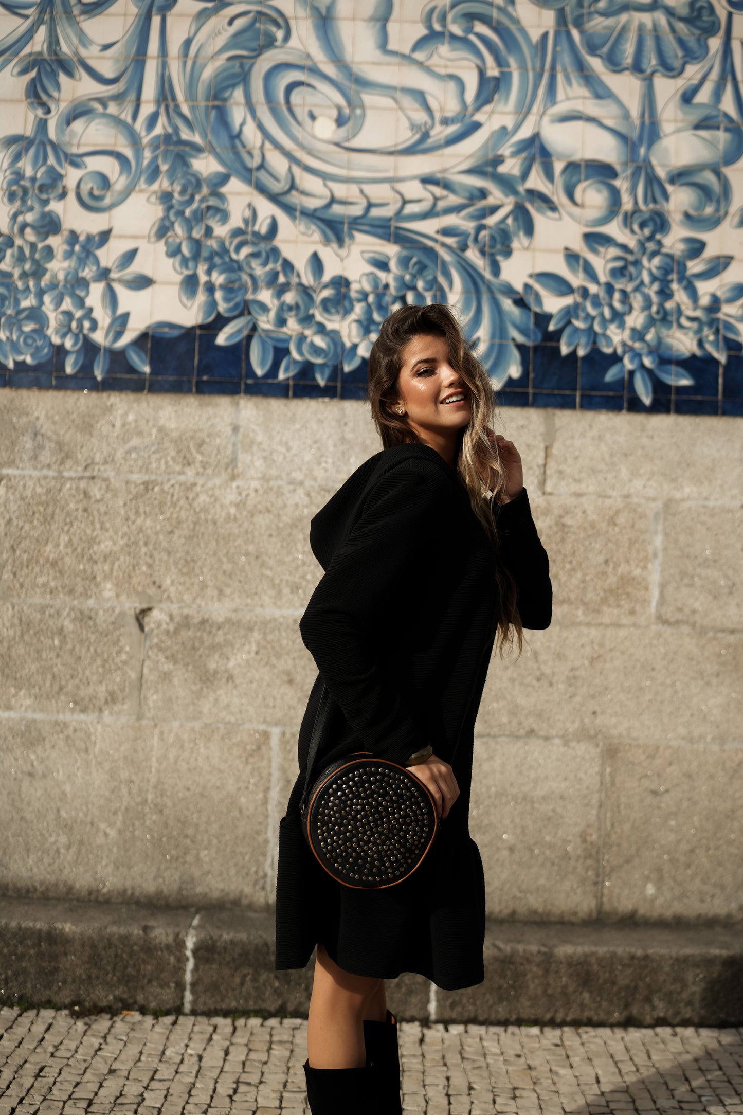 Vestido corto con capucha