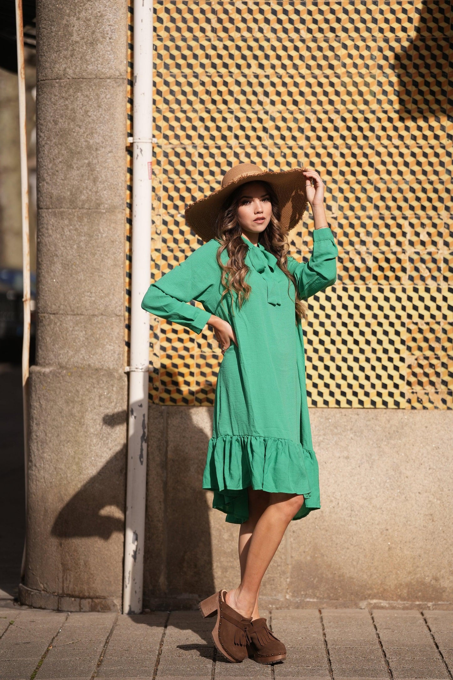 Vestido con escote de encaje