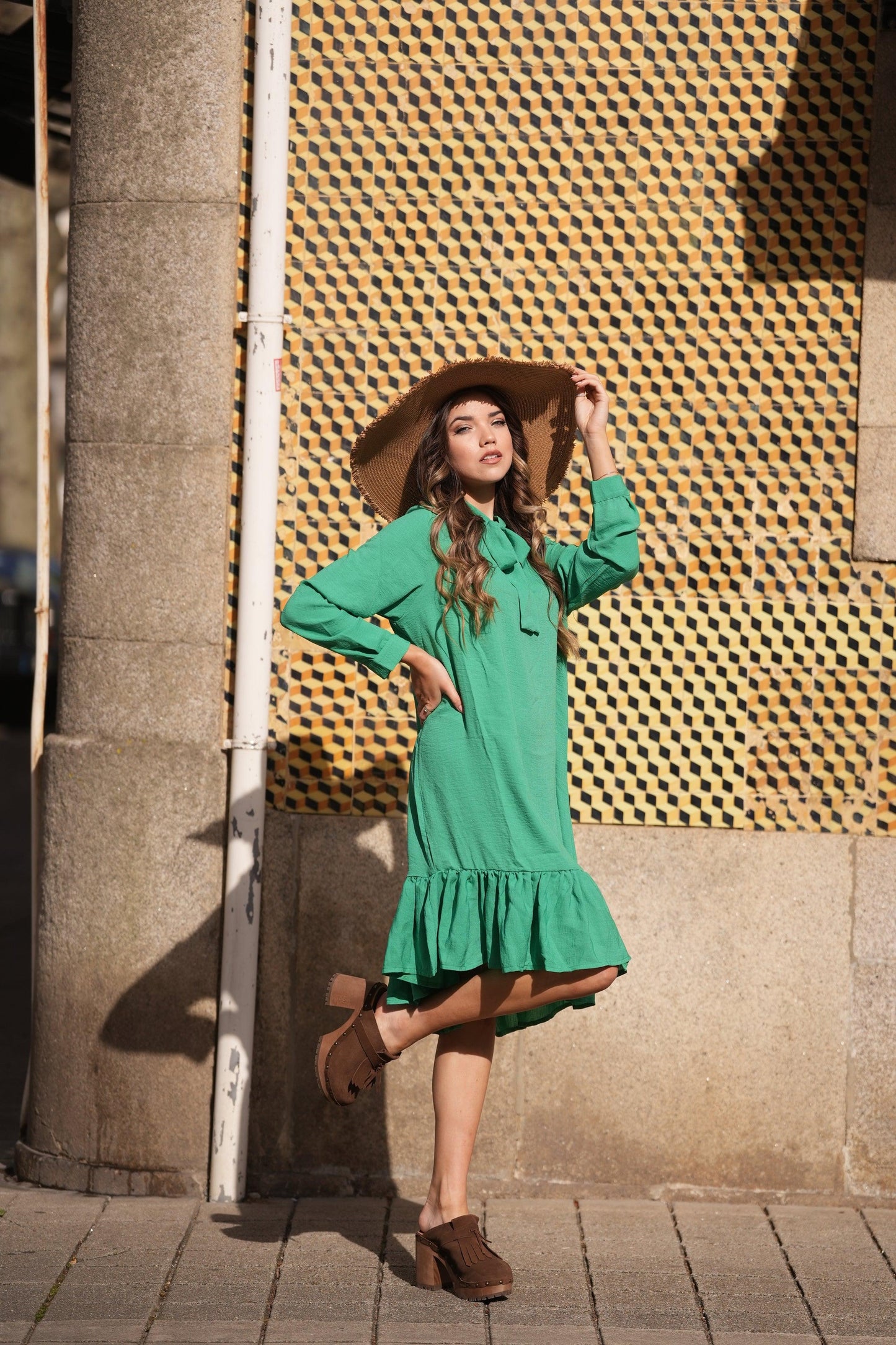 Vestido con escote de encaje