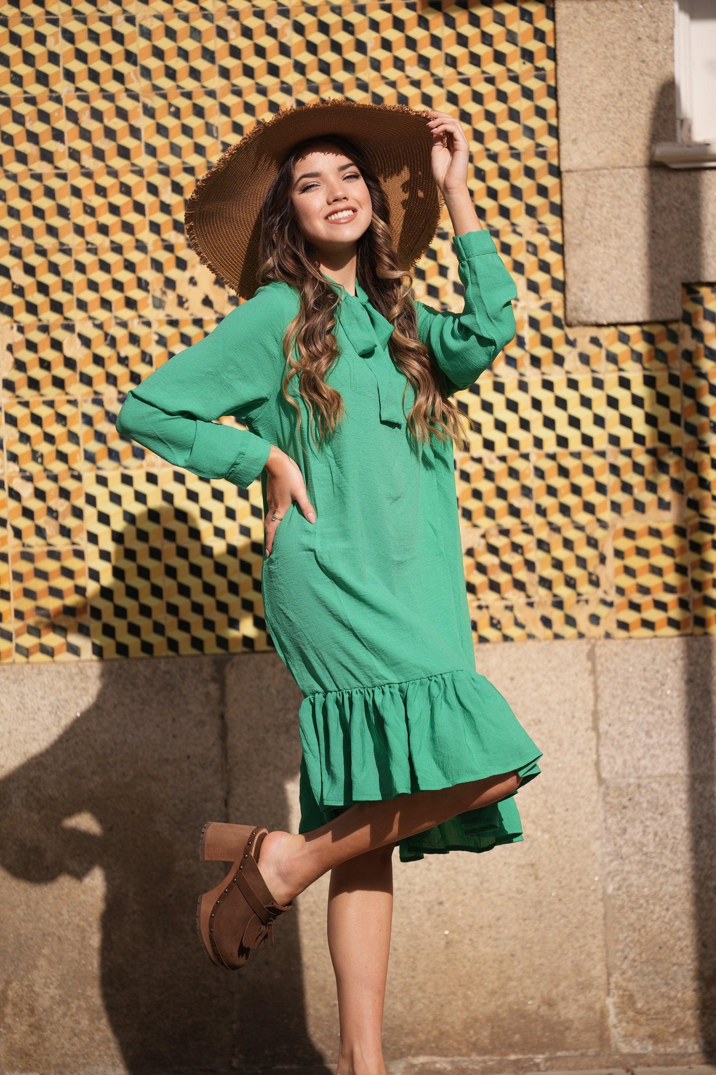 Vestido con escote de encaje