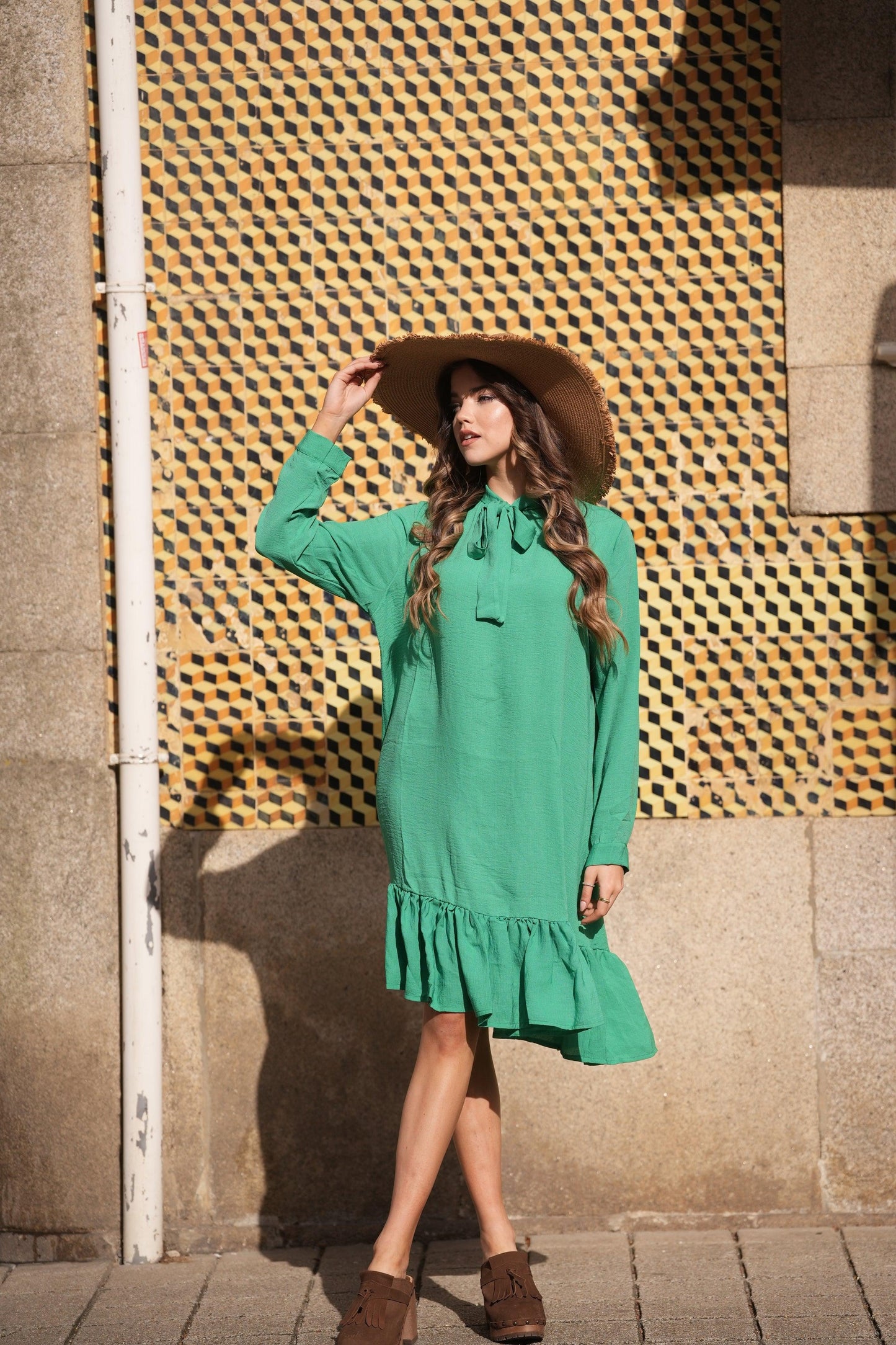 Vestido con escote de encaje