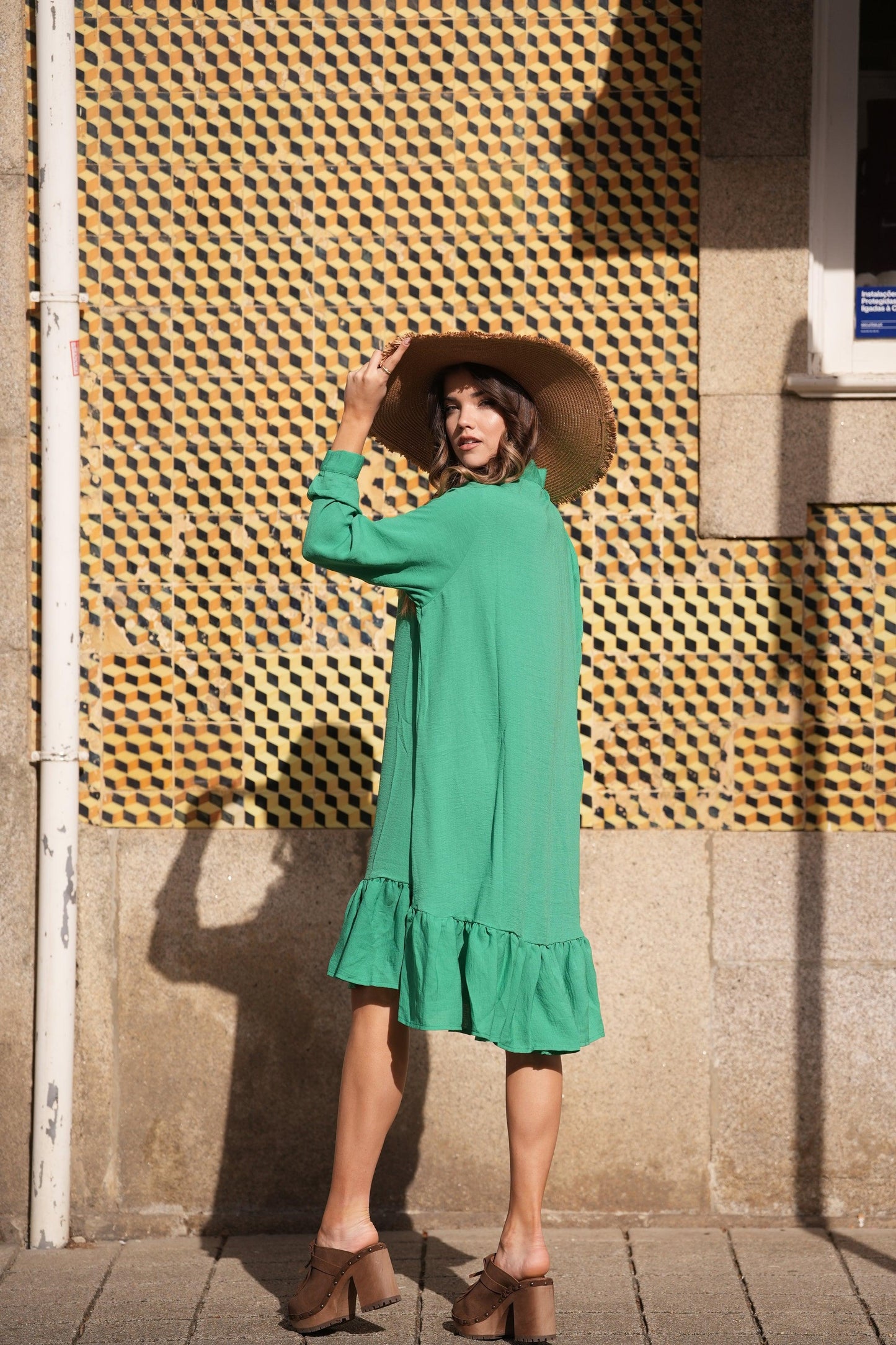 Vestido con escote de encaje