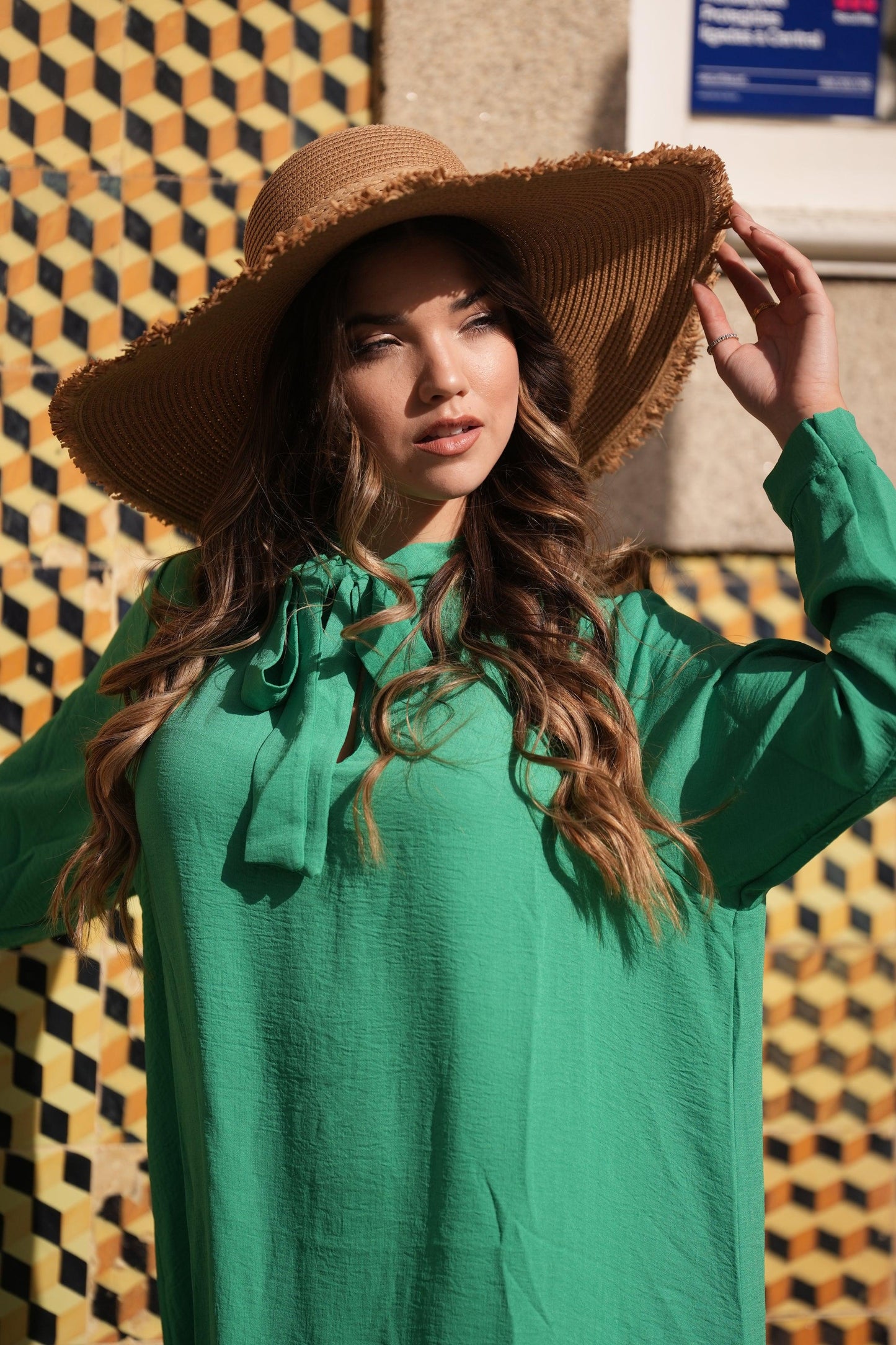 Vestido con escote de encaje