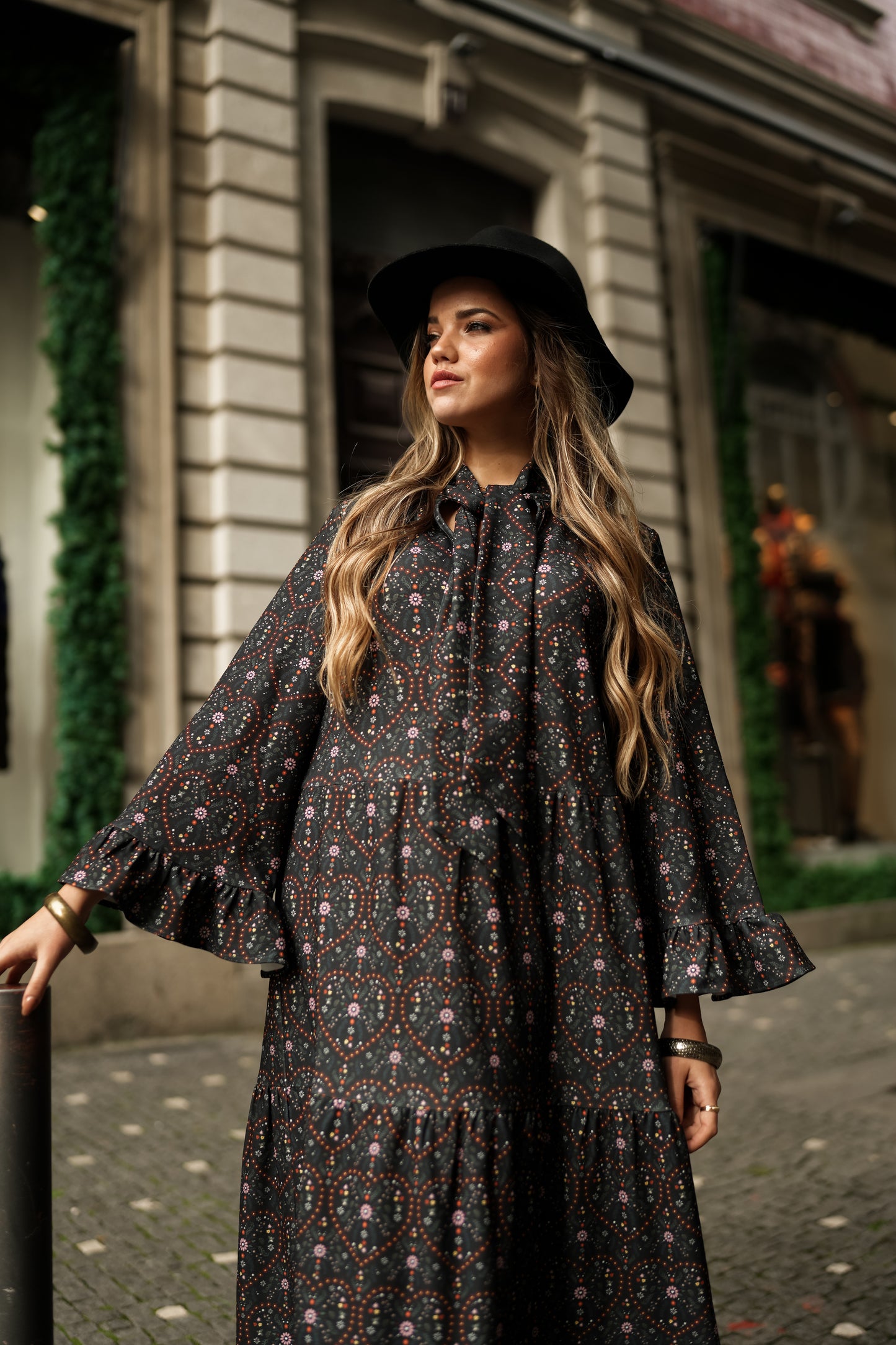 Vestido con lazo en el escote