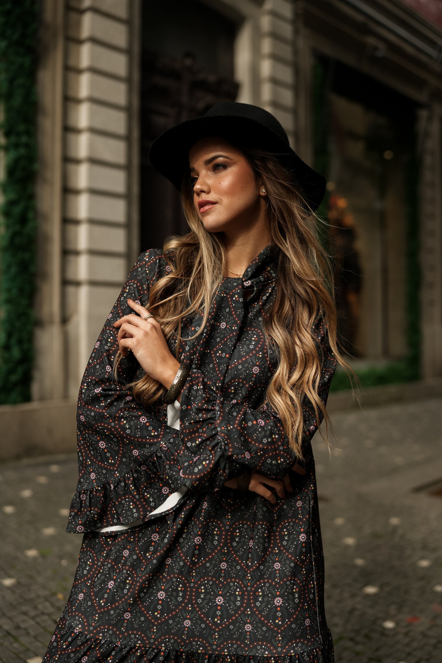 Vestido con lazo en el escote