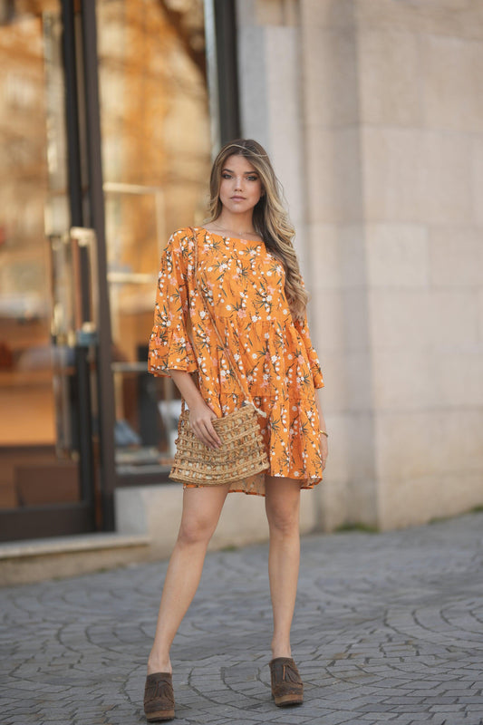 Vestido corto con volantes