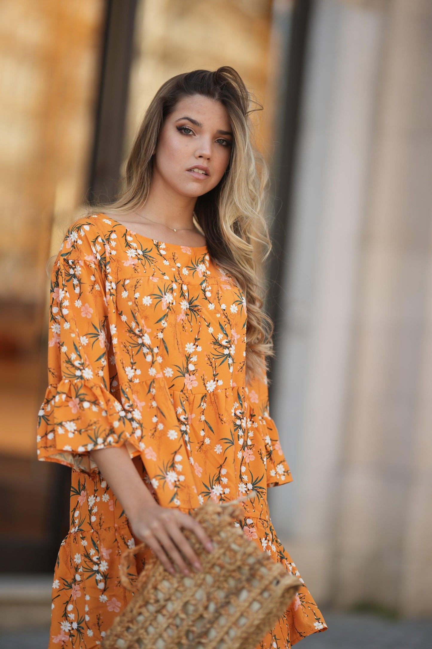 Vestido corto con volantes