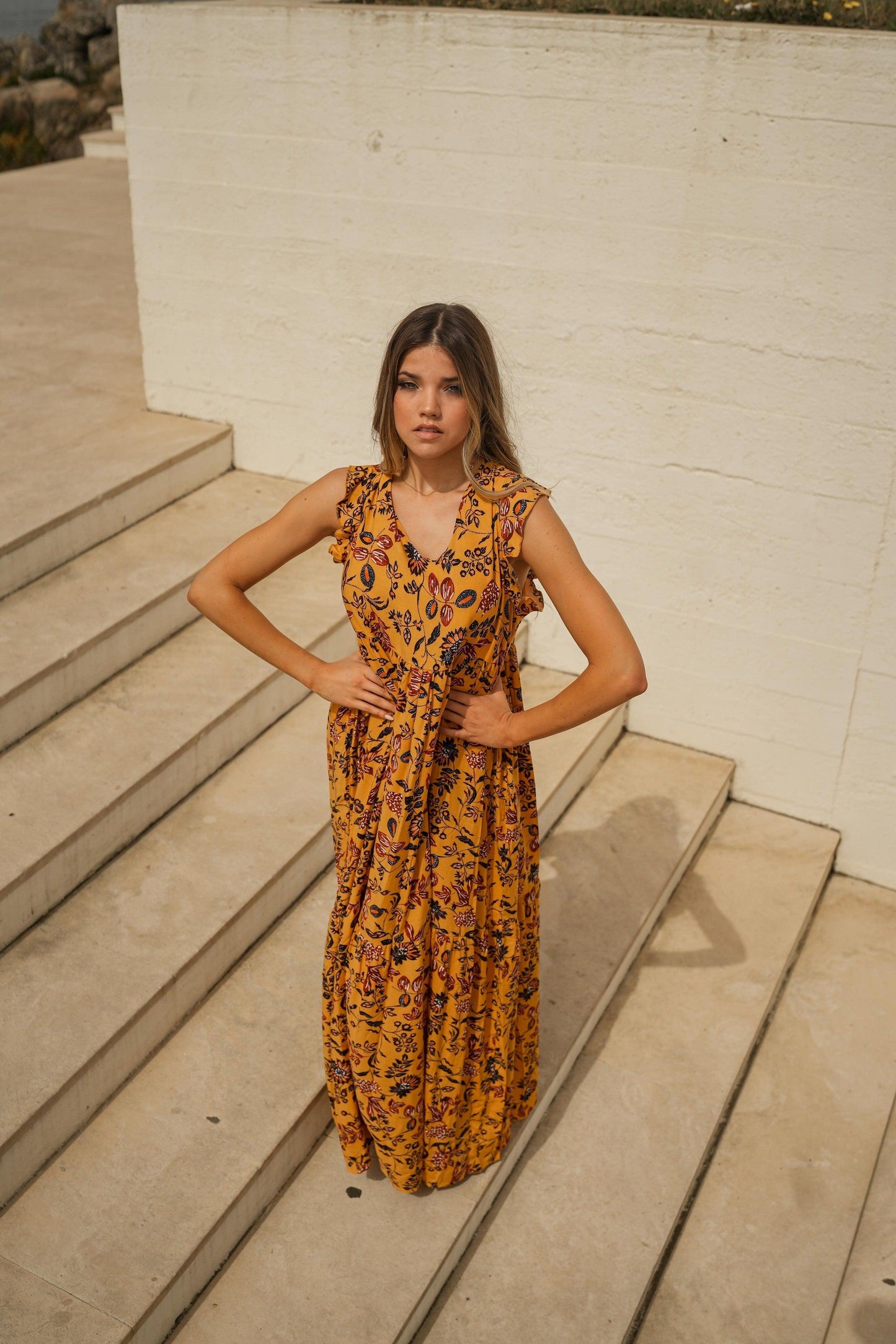 Vestido largo con volantes estampado floral
