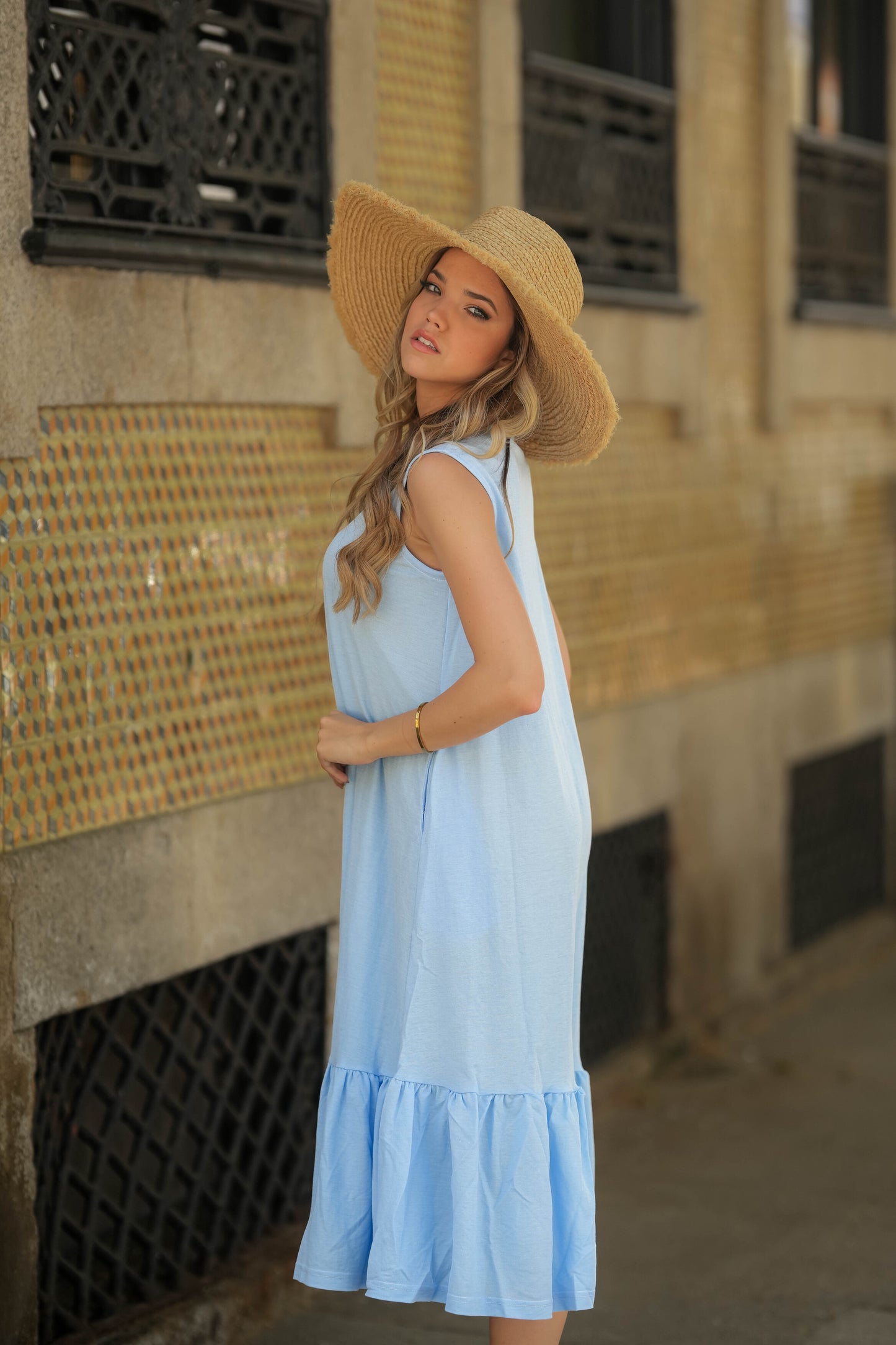 <transcy>Vestido con volante</transcy>