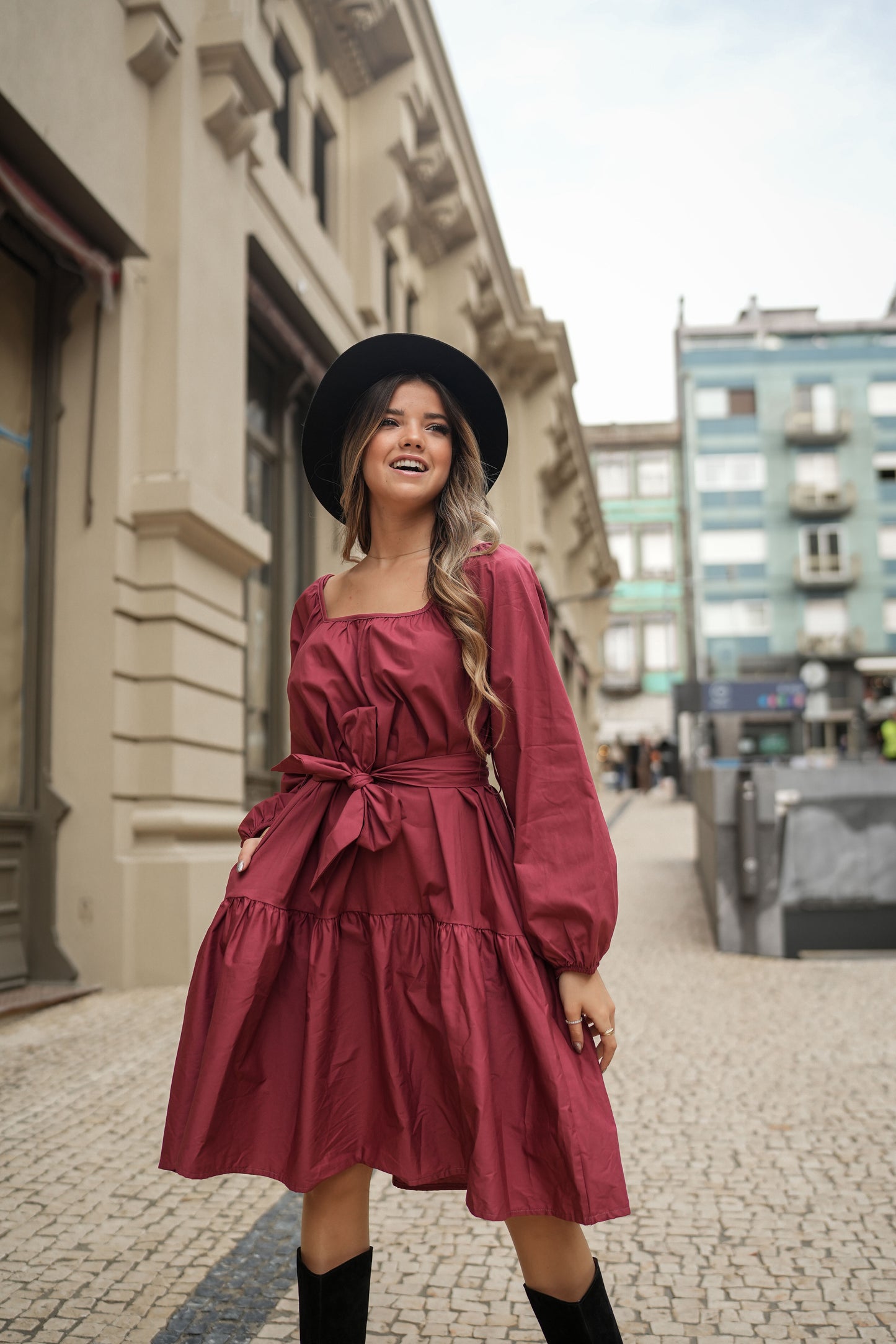 <transcy>Vestido con cinturón</transcy>