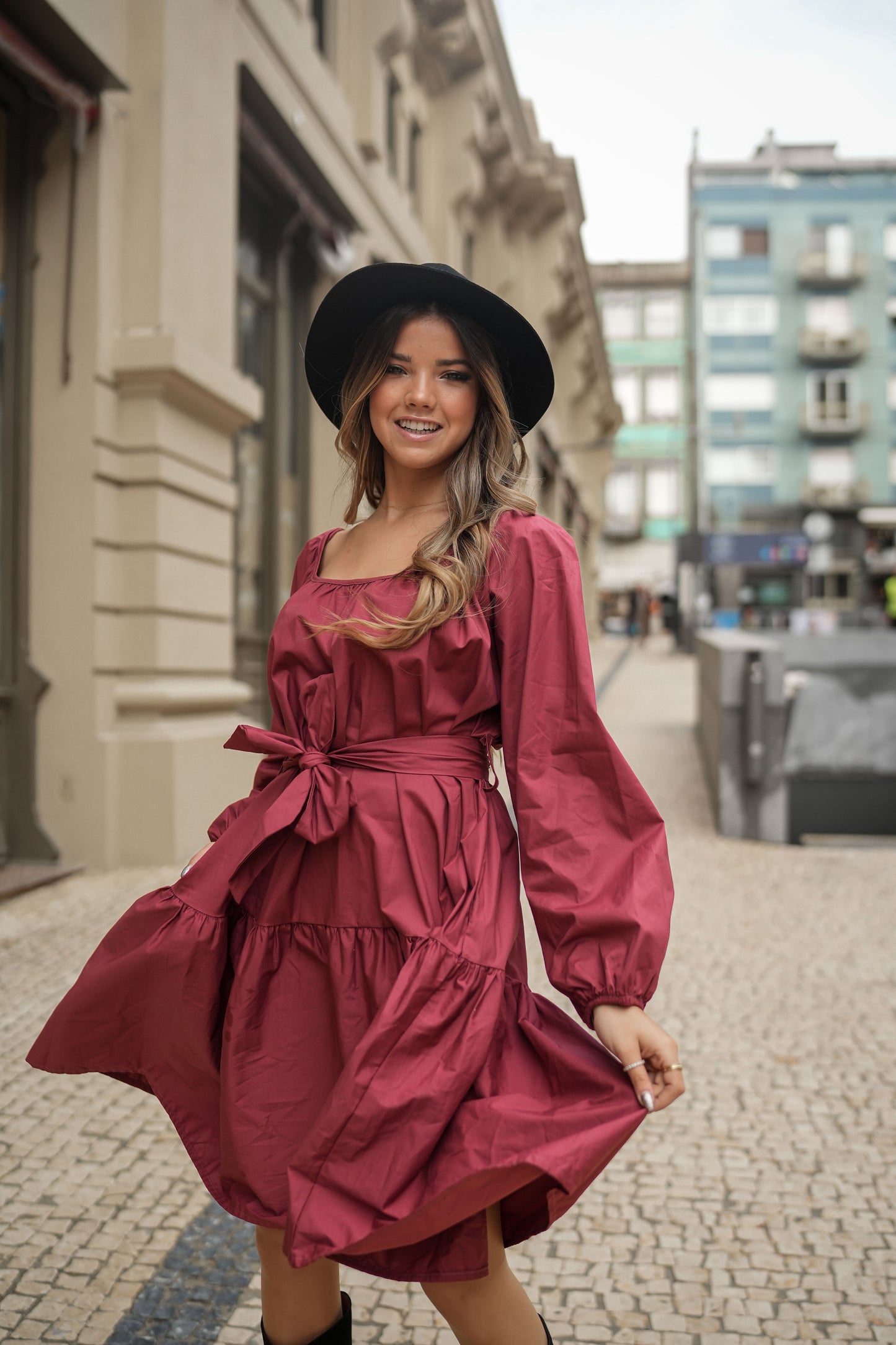 <transcy>Vestido con cinturón</transcy>