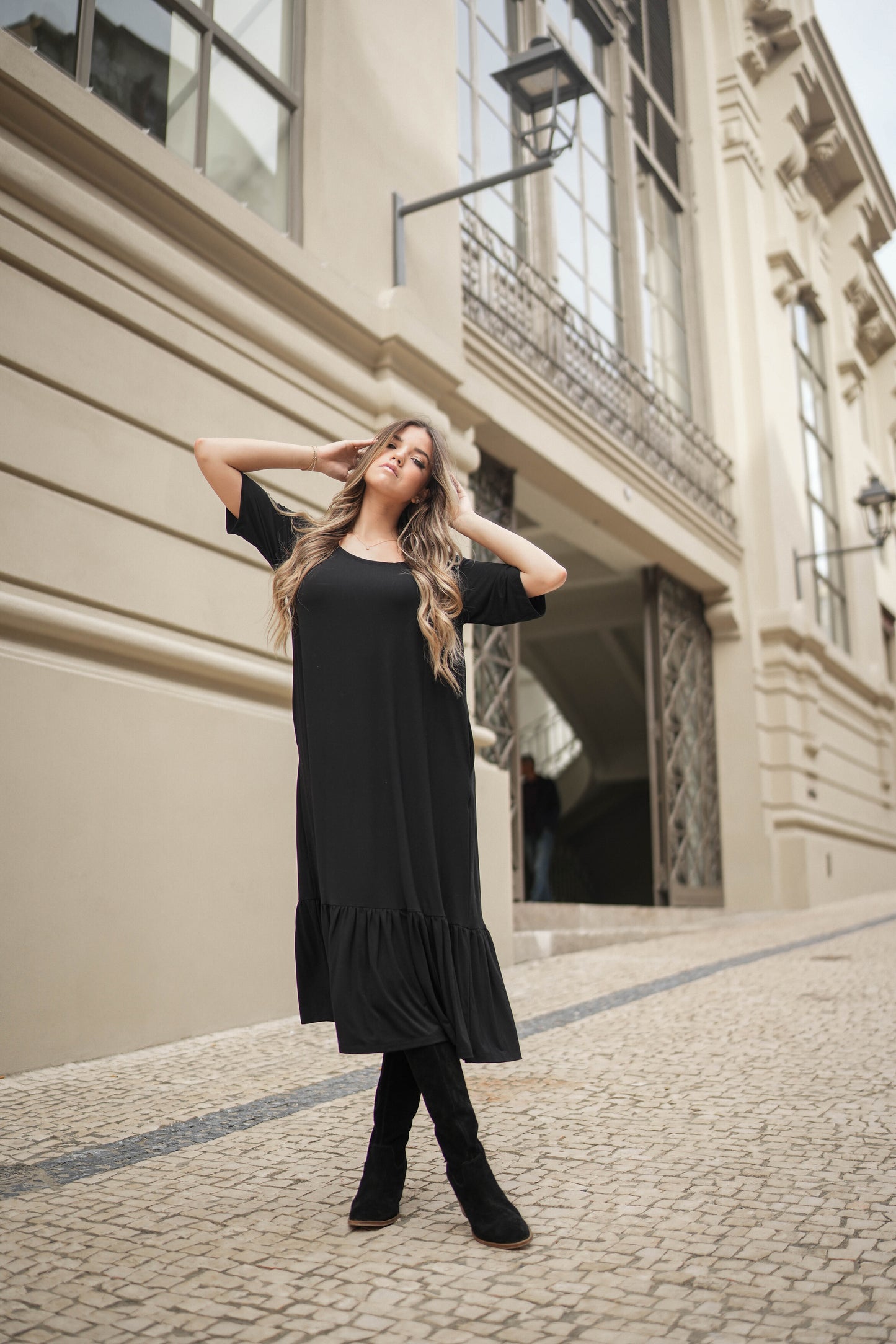 Vestido midi con volante