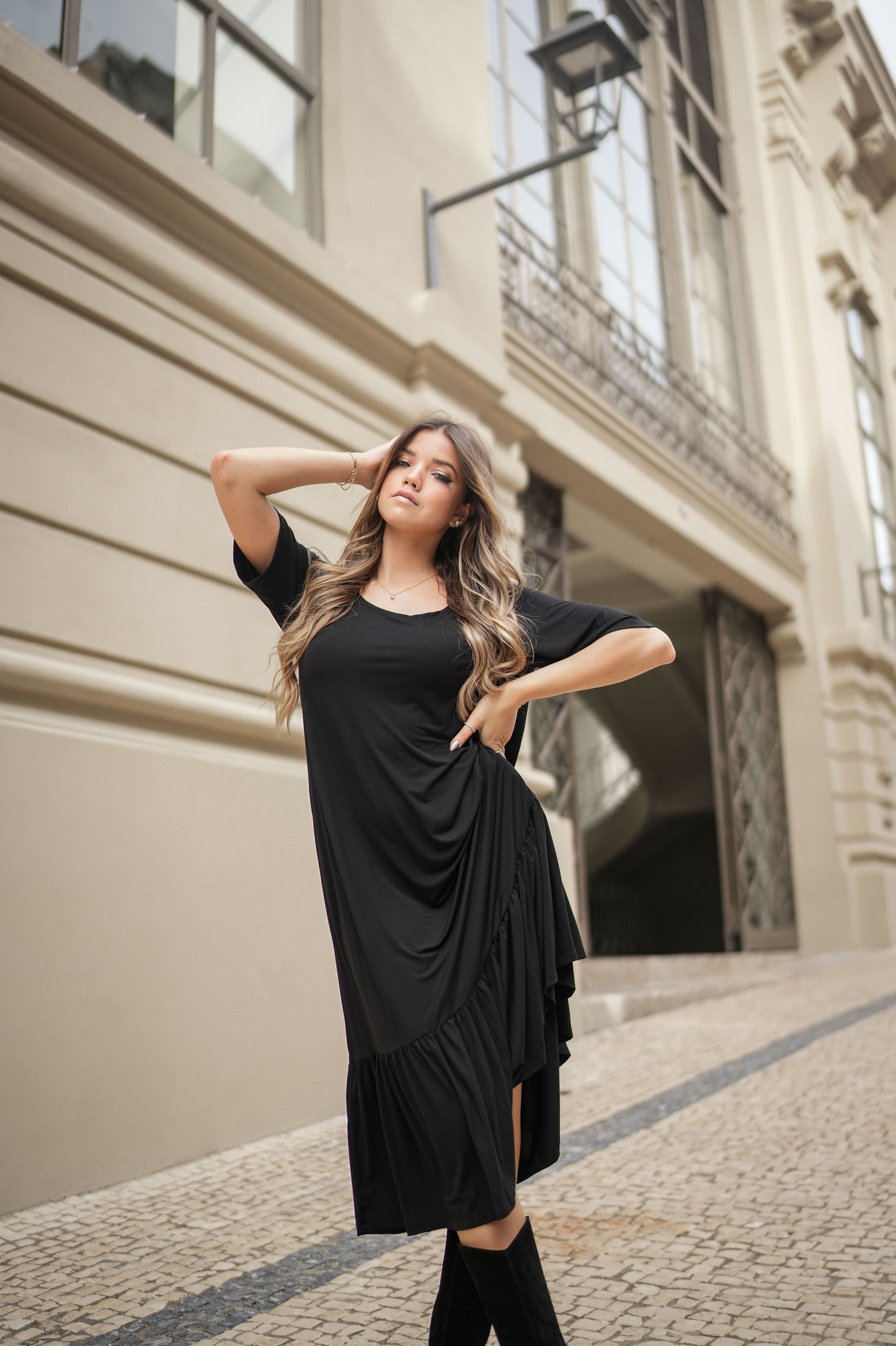 Vestido midi con volante