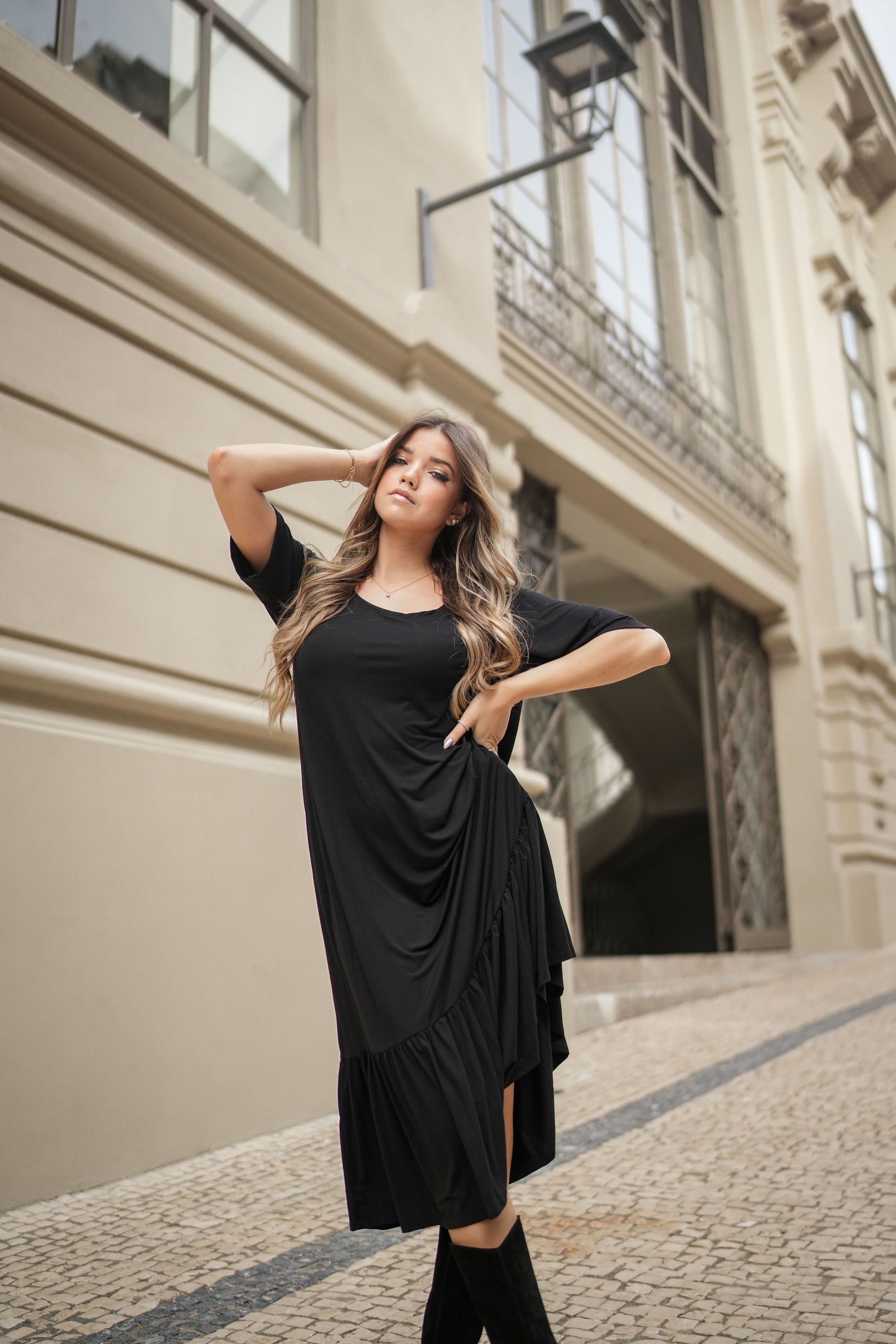 Vestido midi con volante