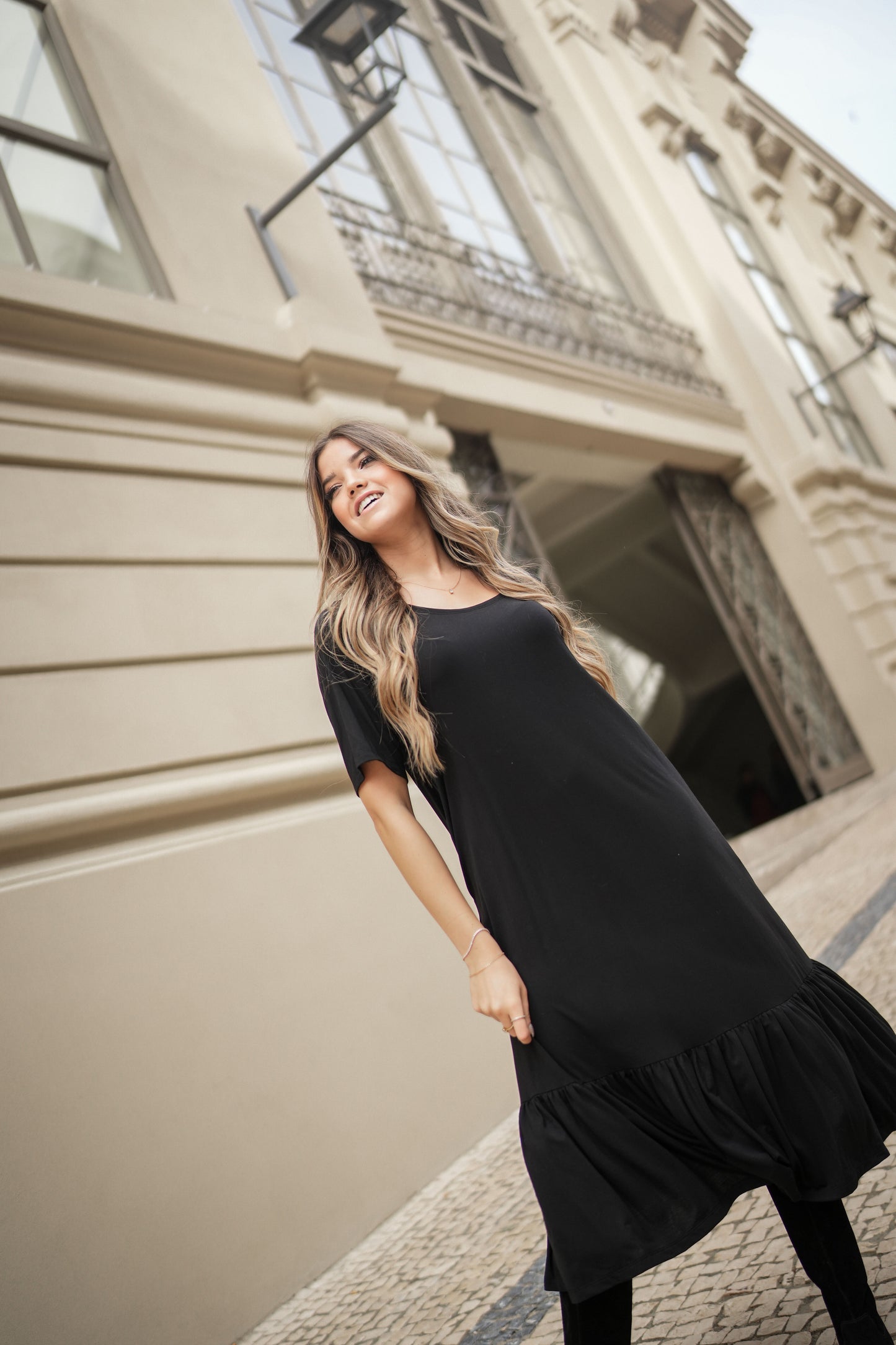 Vestido midi con volante