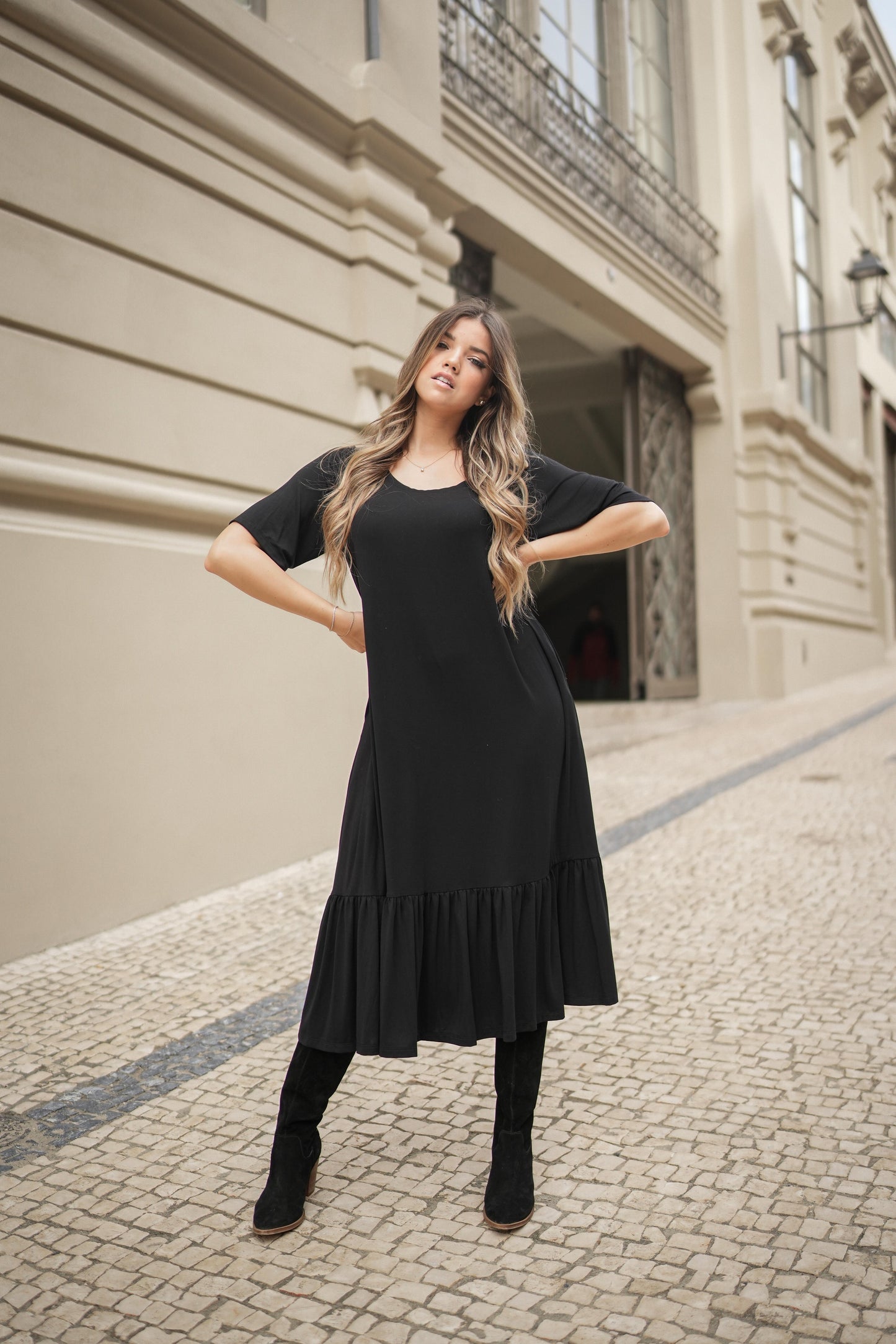 Vestido midi con volante