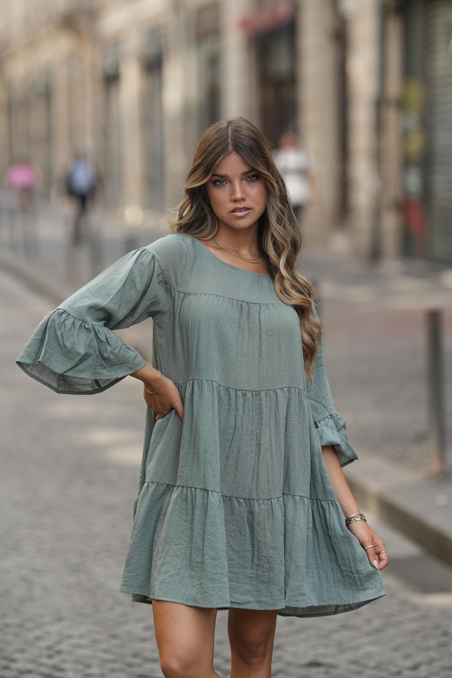 Vestido corto con volantes