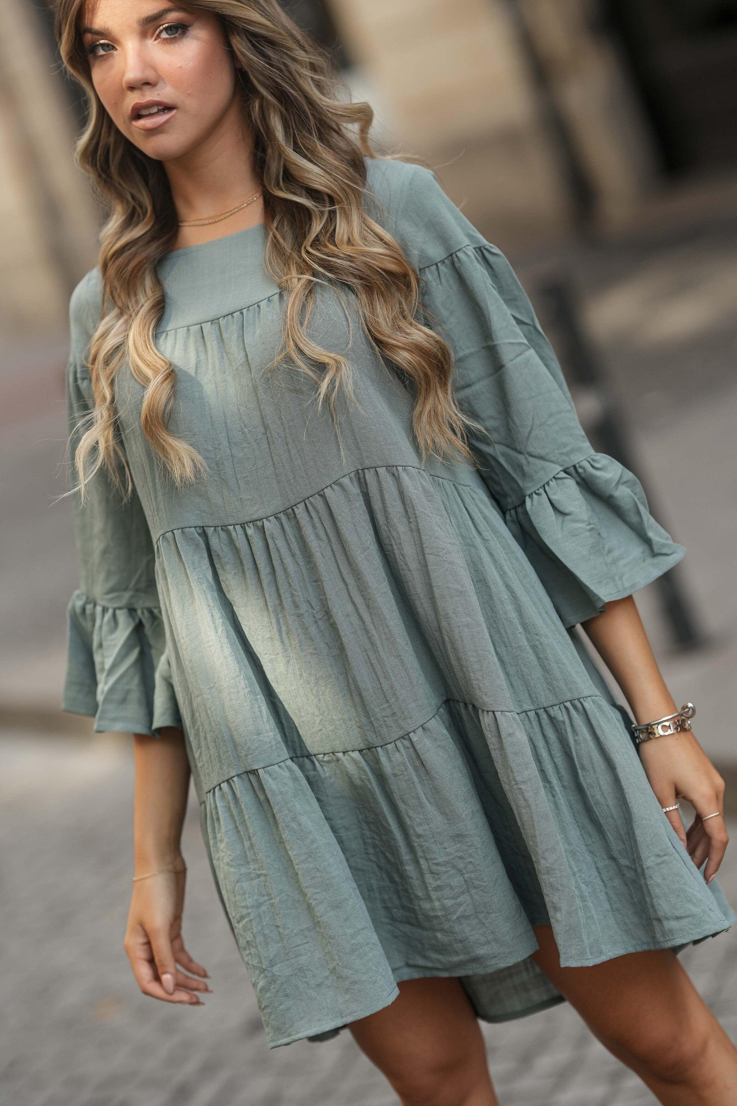 Vestido corto con volantes
