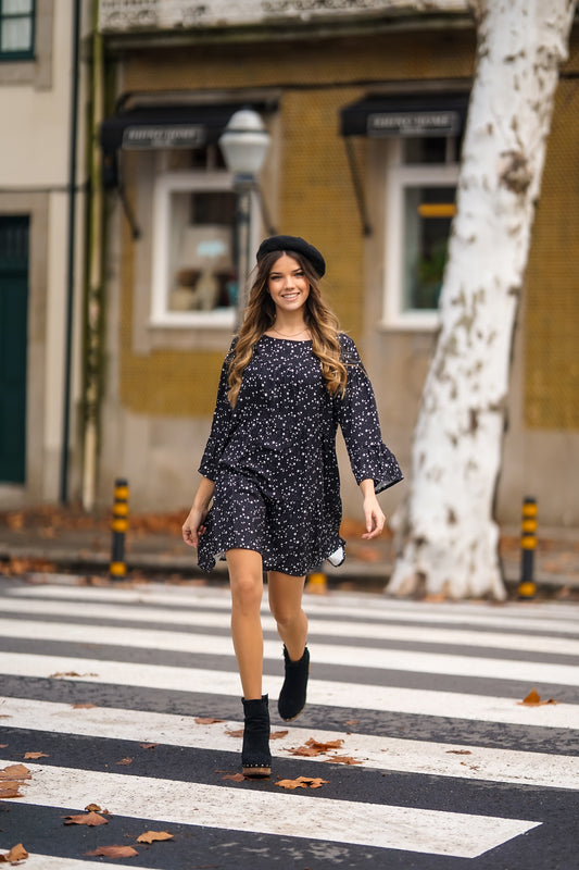 <transcy>Vestido con volantes</transcy>