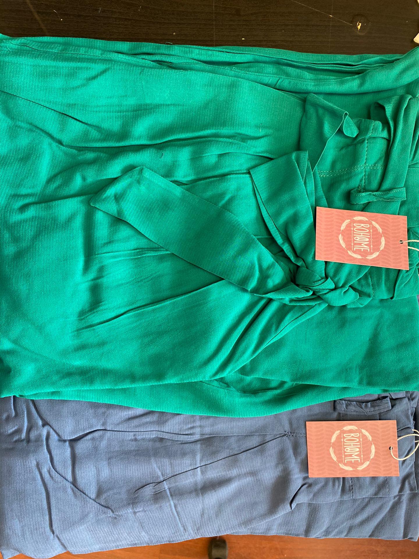 <transcy>Pantalones con cinturón</transcy>