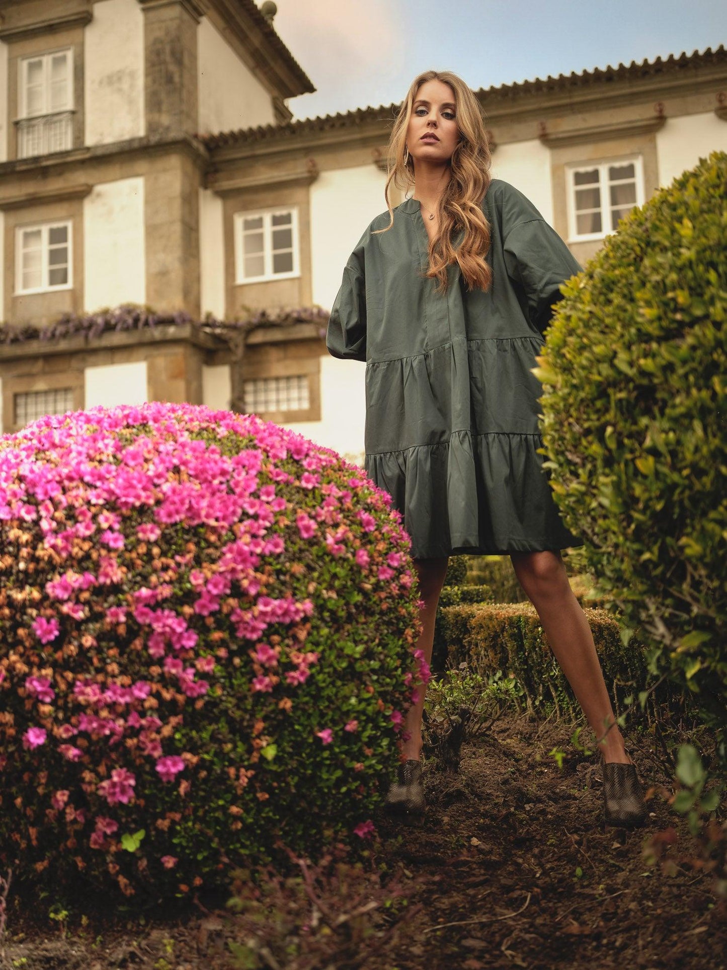Vestido corto con volantes