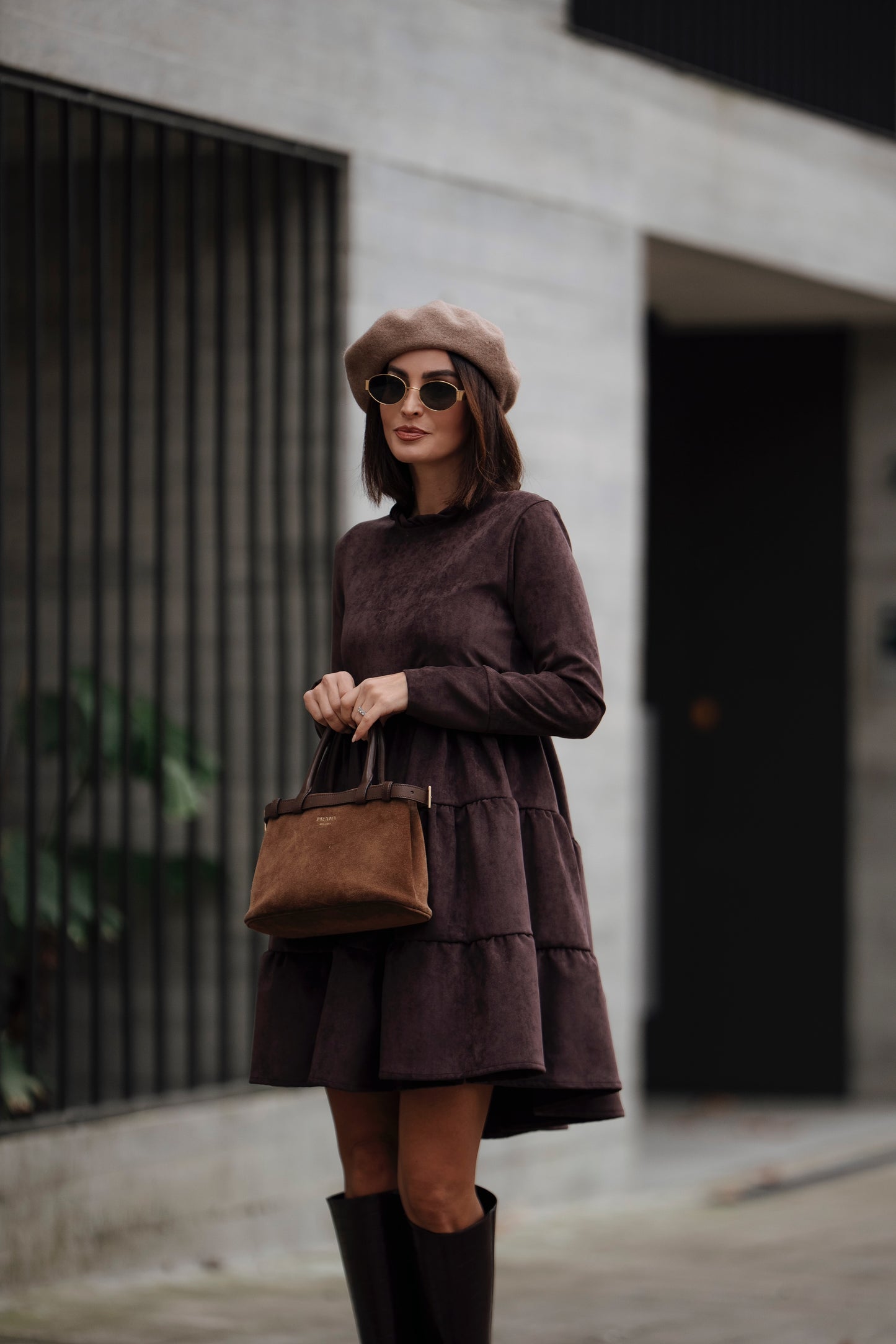 Vestido corto de terciopelo marrón