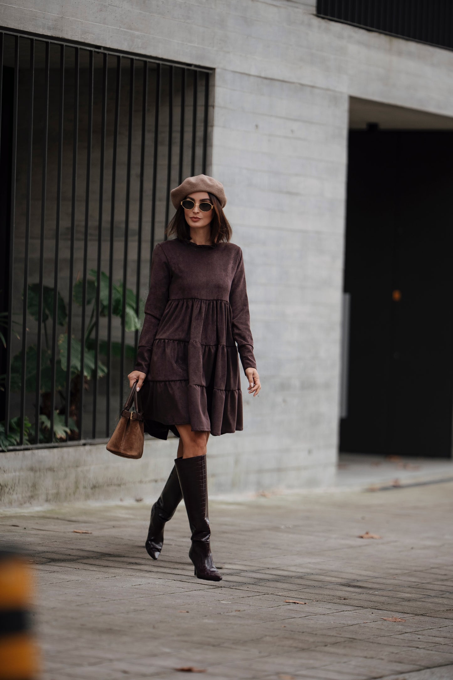 Vestido corto de terciopelo marrón