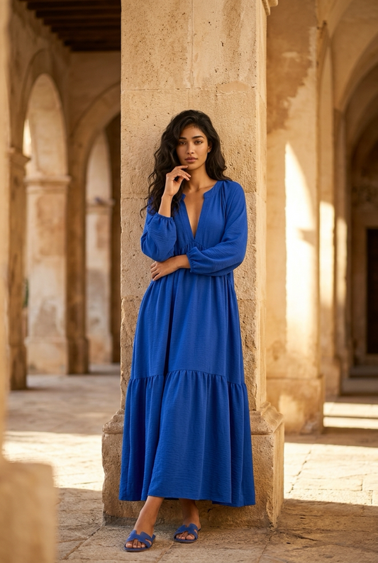 Vestido largo azul con volante