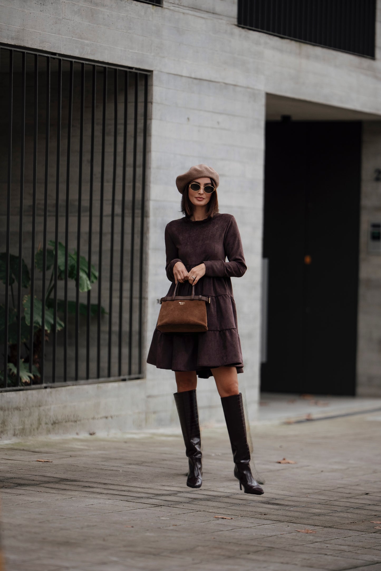 Vestido corto de terciopelo marrón