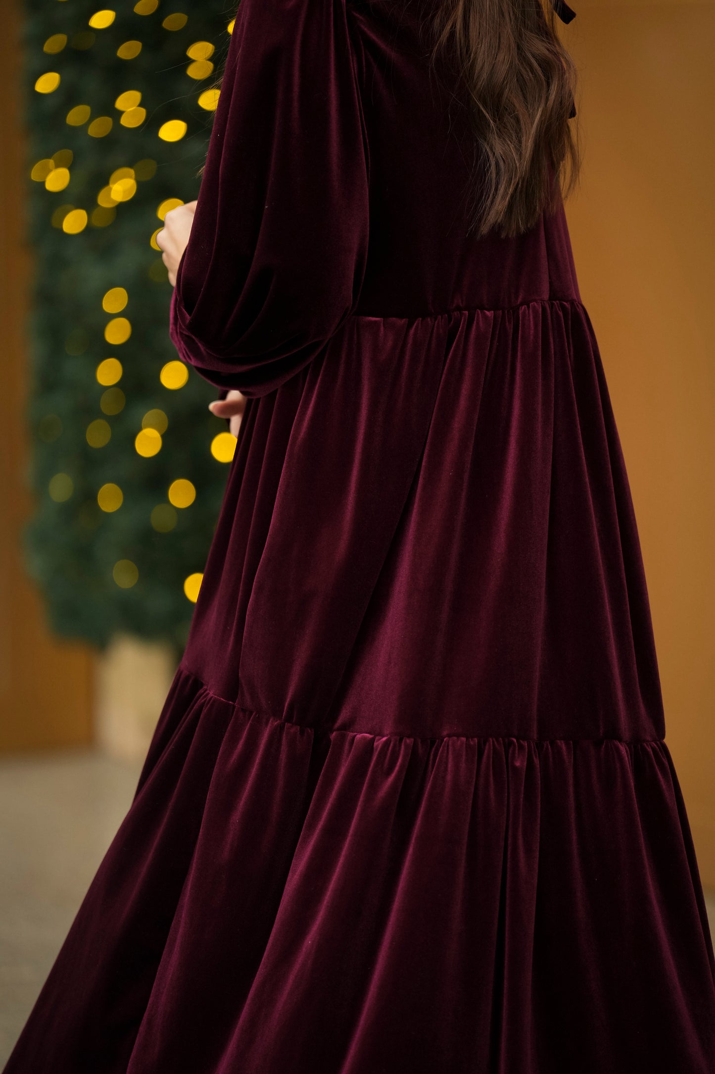 Vestido largo con volantes en terciopelo